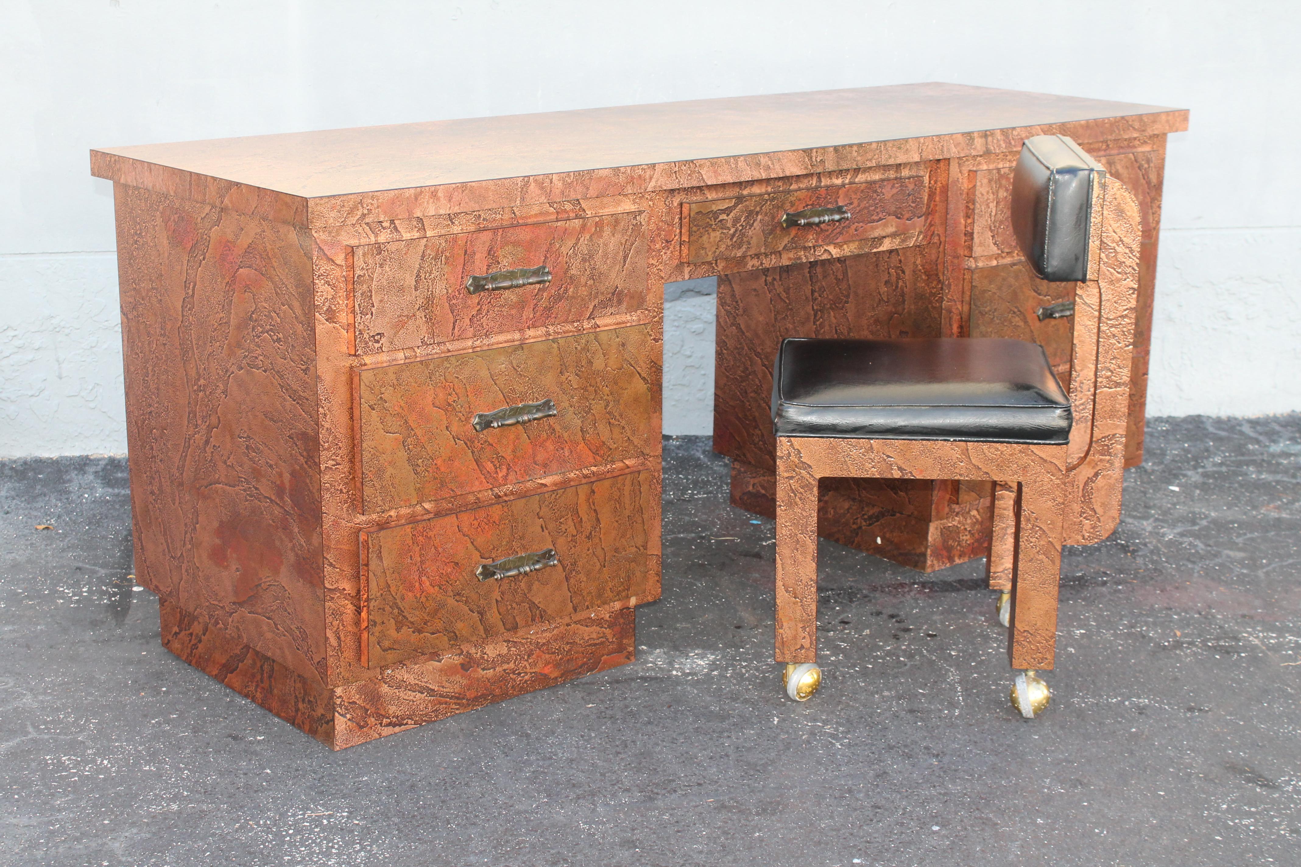 1960's Mid Century Modern Copper Clad Schreibtisch mit passendem Stuhl (Kupfer) im Angebot