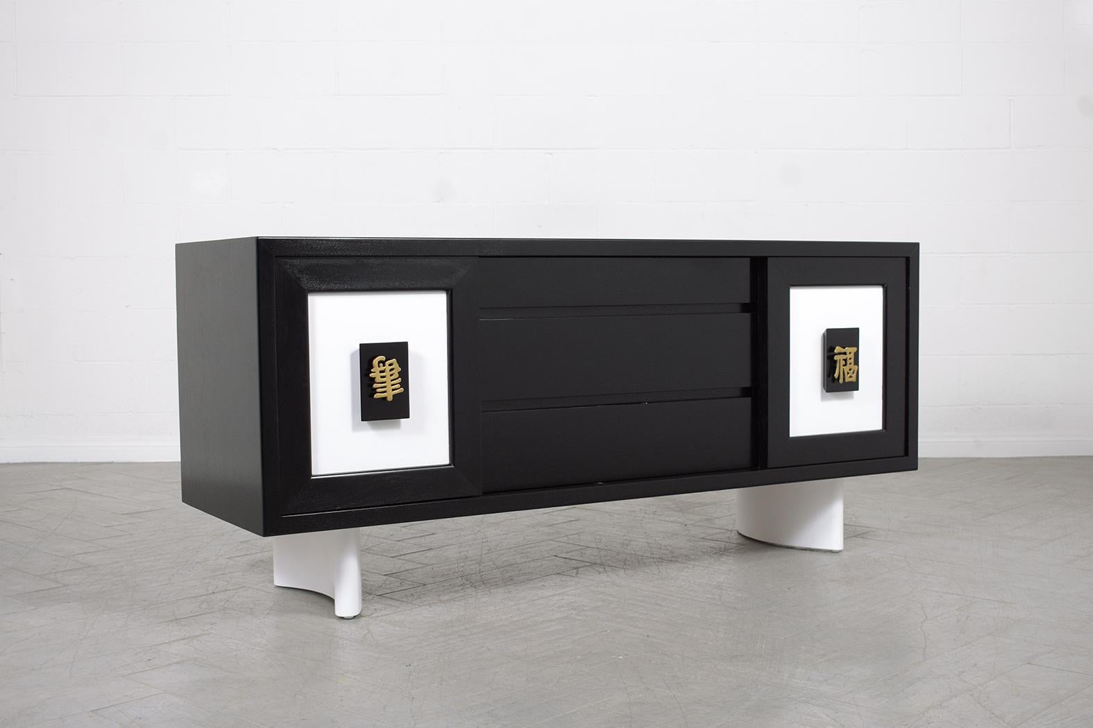 Restored 1960s Mid-Century Walnut Credenza with Black & White Lacquer Finish For Sale 2