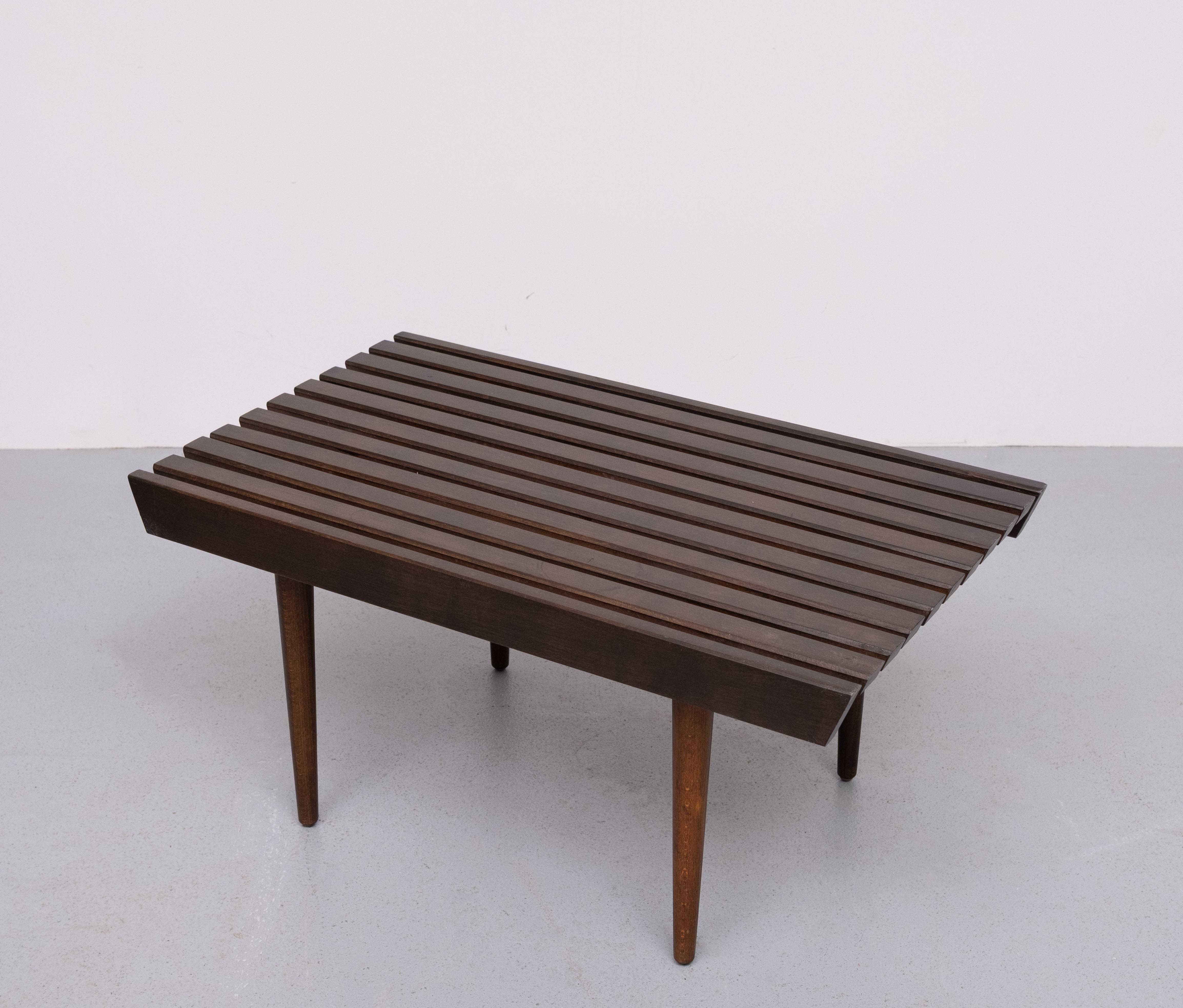 1960's Mid-Century Modern Danish Style Holz Latte Couchtisch oder Bank (Mazedonisch) im Angebot