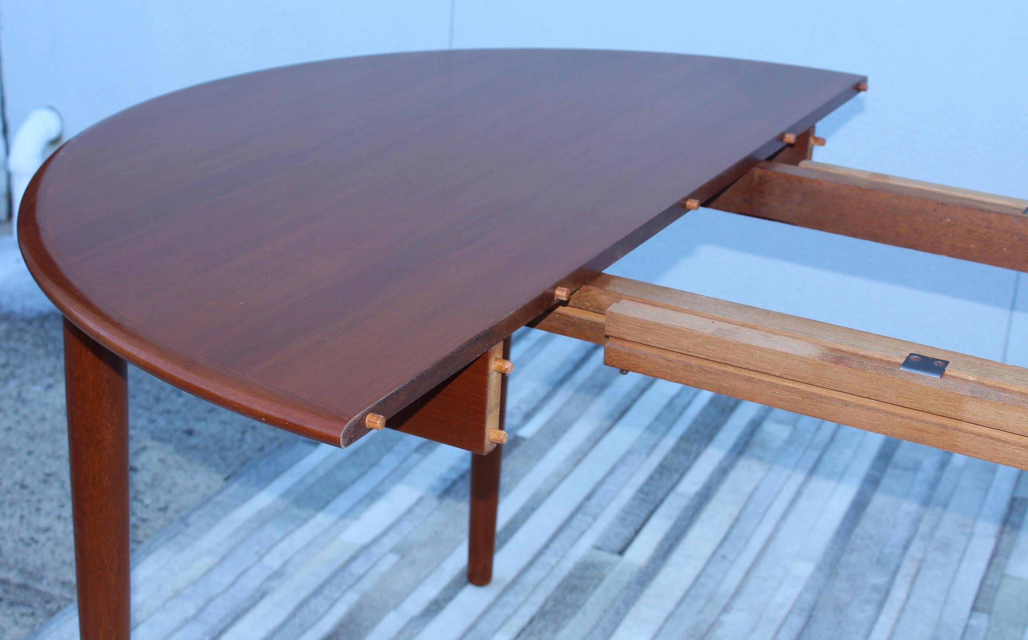 1960's Mid-Century Modern Danish Teak Round Dining Table with Two Leaves 3