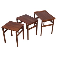 Tables gigognes danoises modernes du milieu du siècle en noyer et teck par Moreddi, années 1960