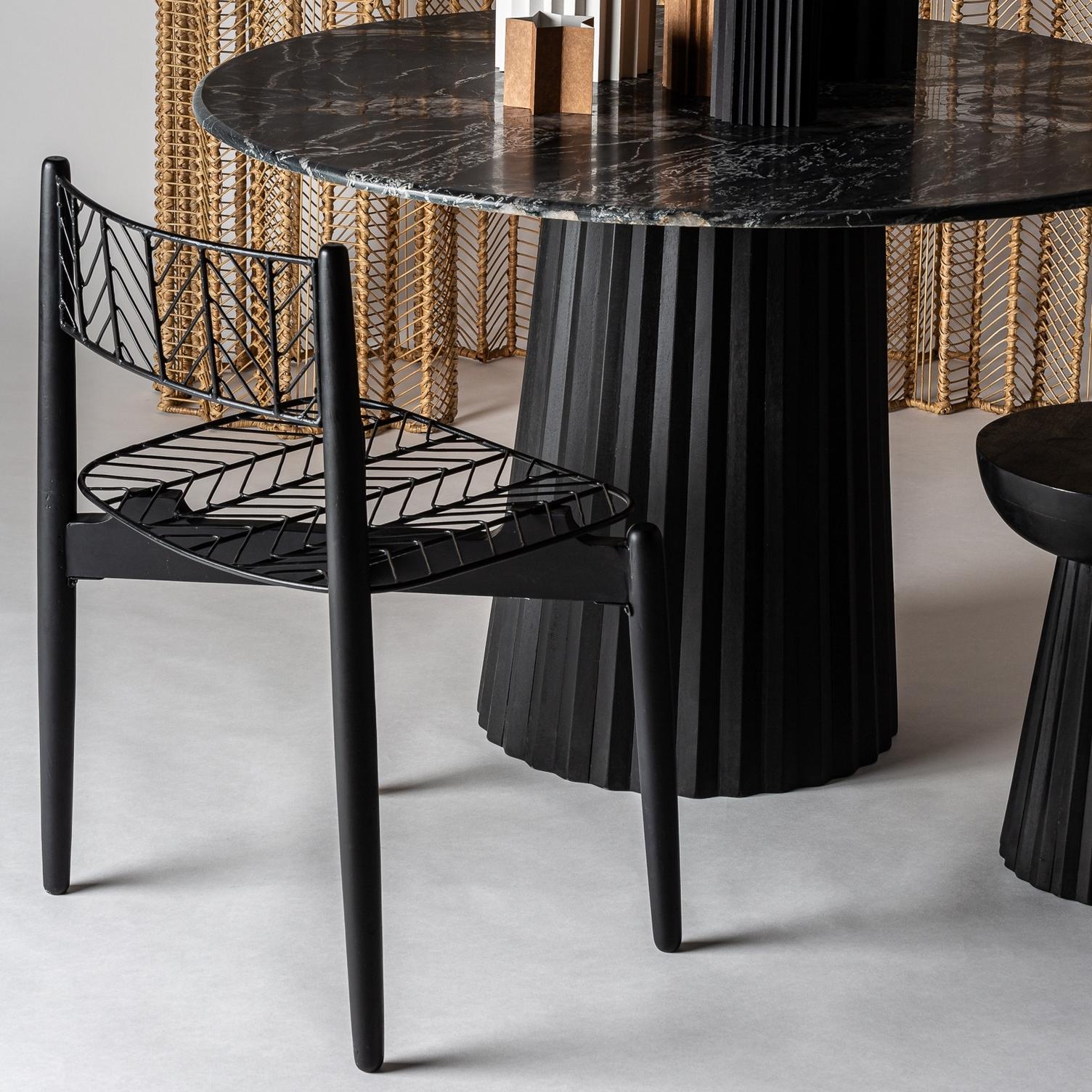 Sessel aus schwarzem Holz und schwarzem Metall im Mid-Century Modern Design-Stil der 1960er Jahre im Angebot 1