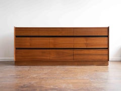 1960's Mid-Century Modern Dillingham Esprit 9 drawer lowboy
