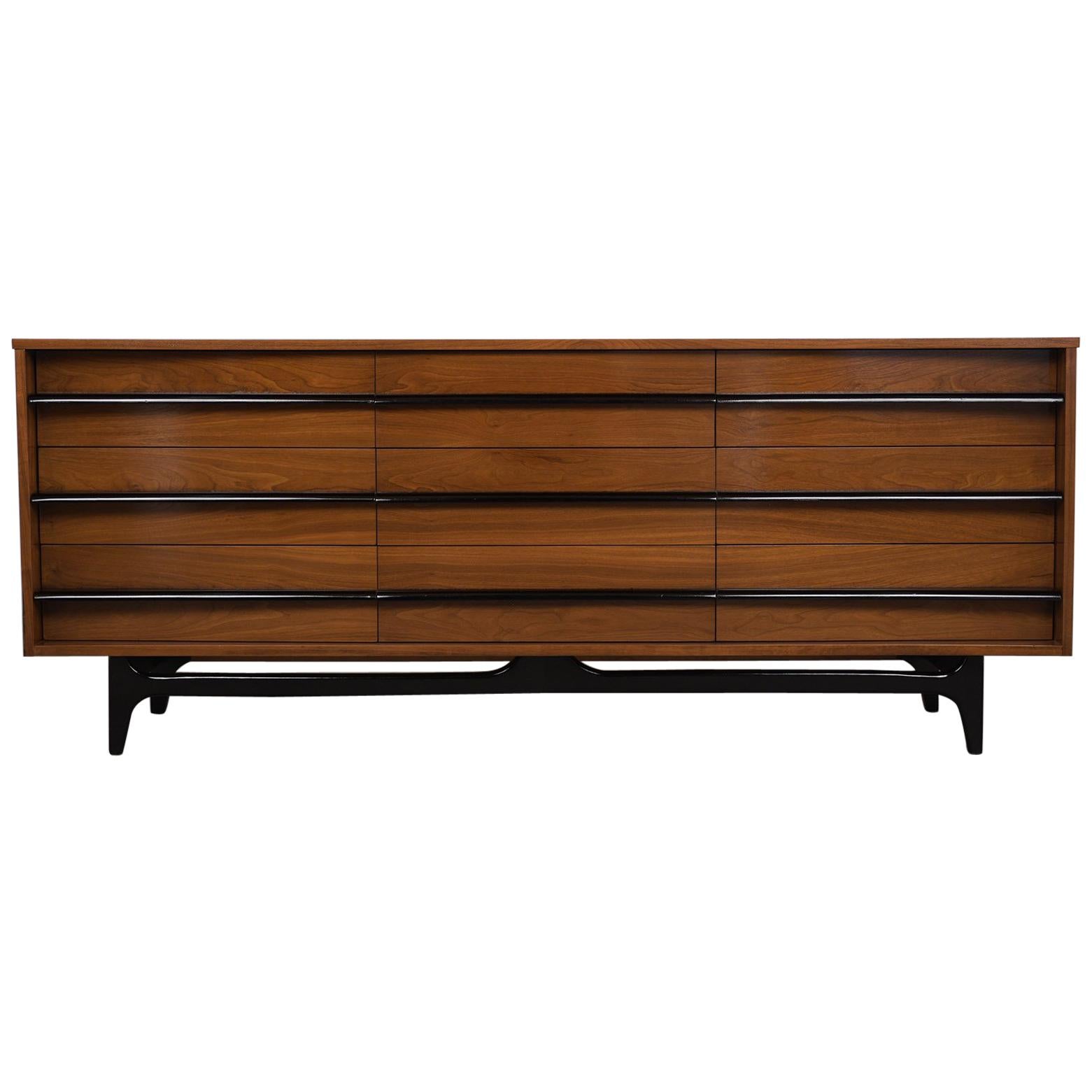 1960s Mid-Century Modern Dresser in the Style of Vladimir Kagan