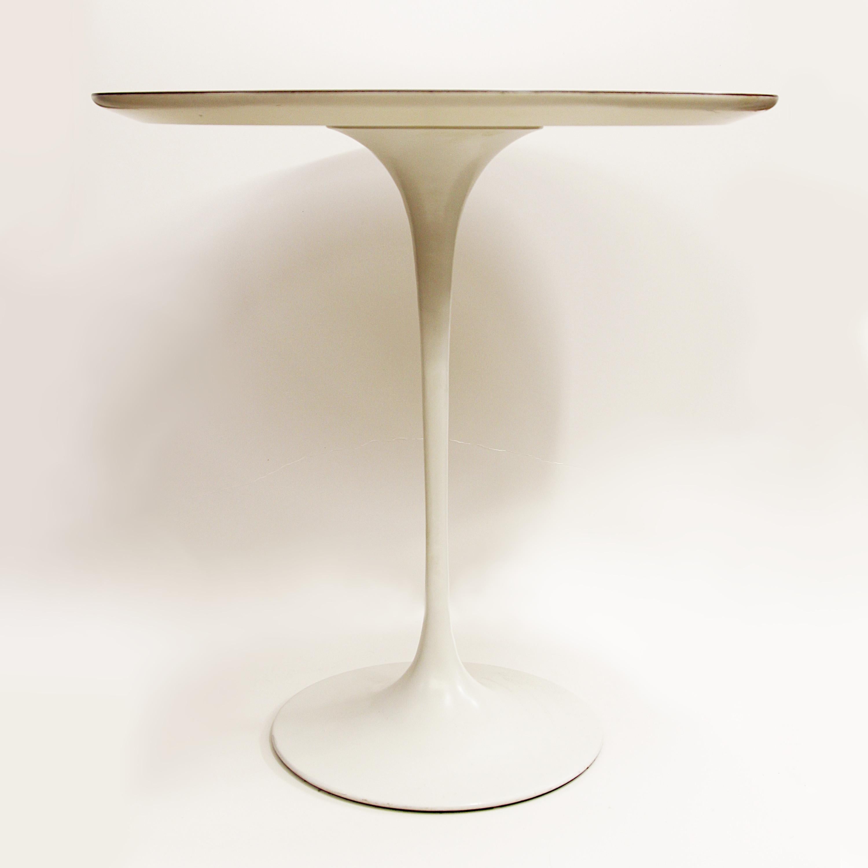 American 1960's Mid-Century Modern Eero Saarinen Pedestal Side End Table by Knoll