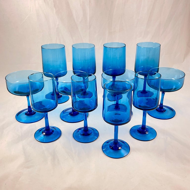 https://a.1stdibscdn.com/1960s-mid-century-modern-empoli-italian-aqua-blue-glasses-mixed-set-12-for-sale-picture-2/f_17582/f_347948521686860671942/IMG_5757_master.JPG?width=768