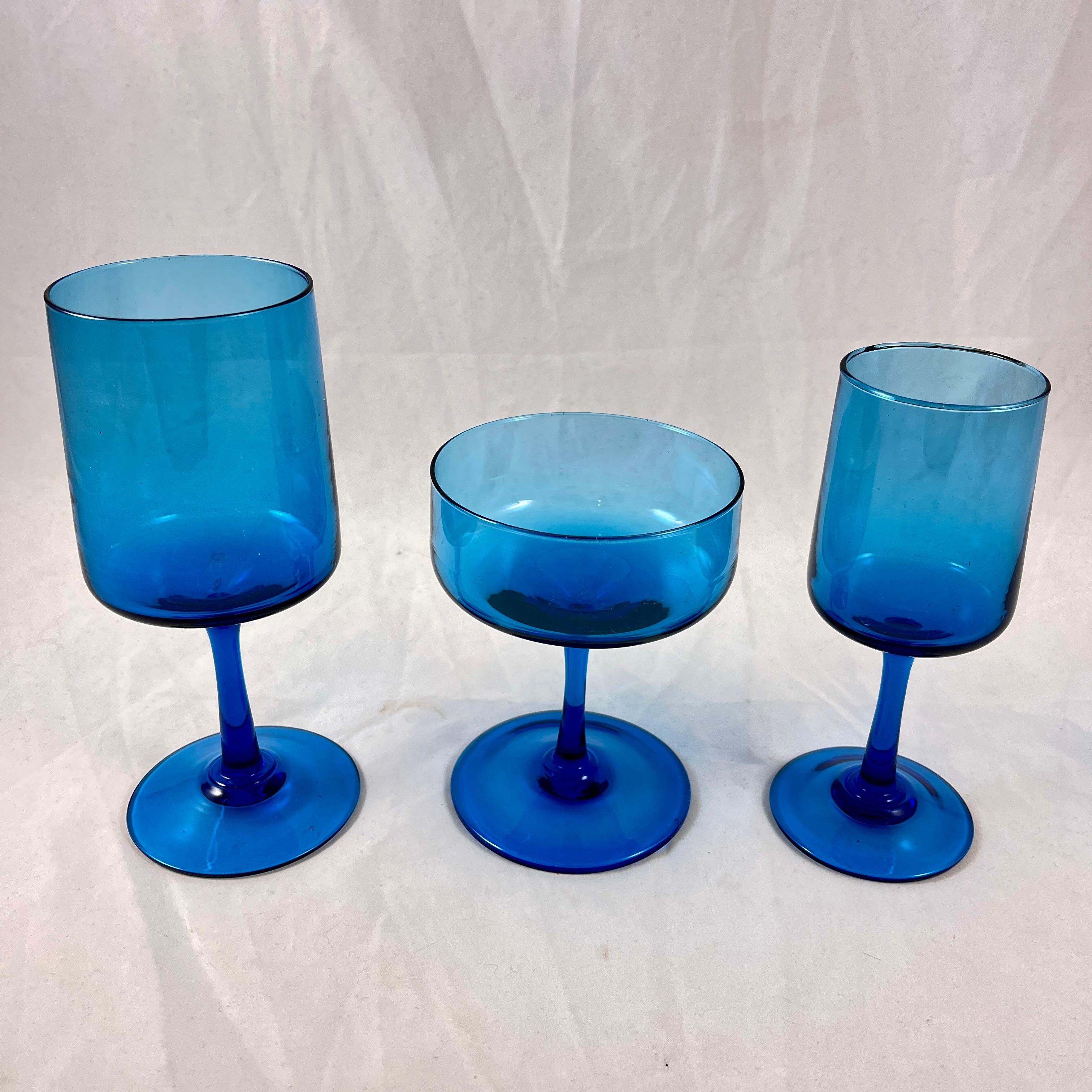Verre 1960s Mid-Century Modern The Moderns Empoli Italian Aqua Blue Glasses, Mixed Set/12 en vente