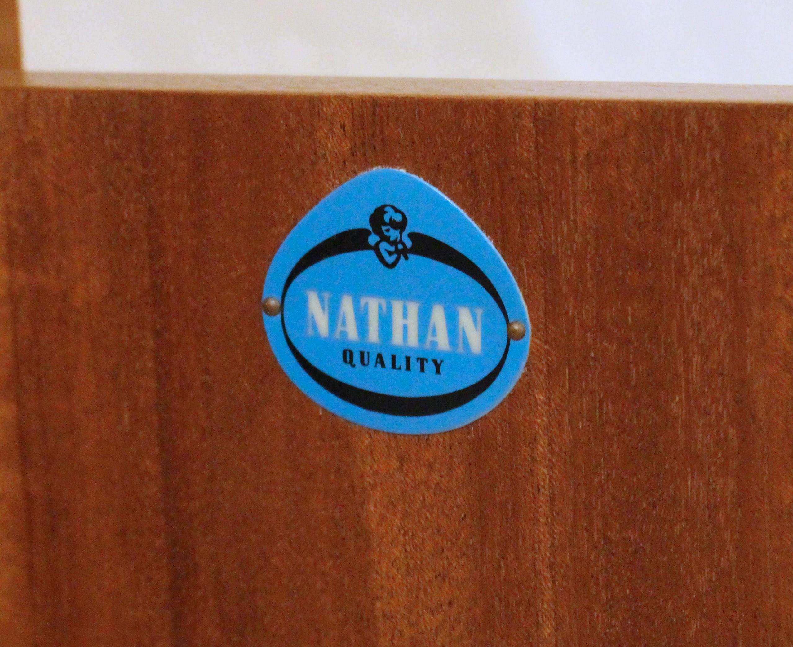 1960er Jahre Mid Century Modern Englischer Teakholz-Getränkeschrank von Nathan im Angebot 5