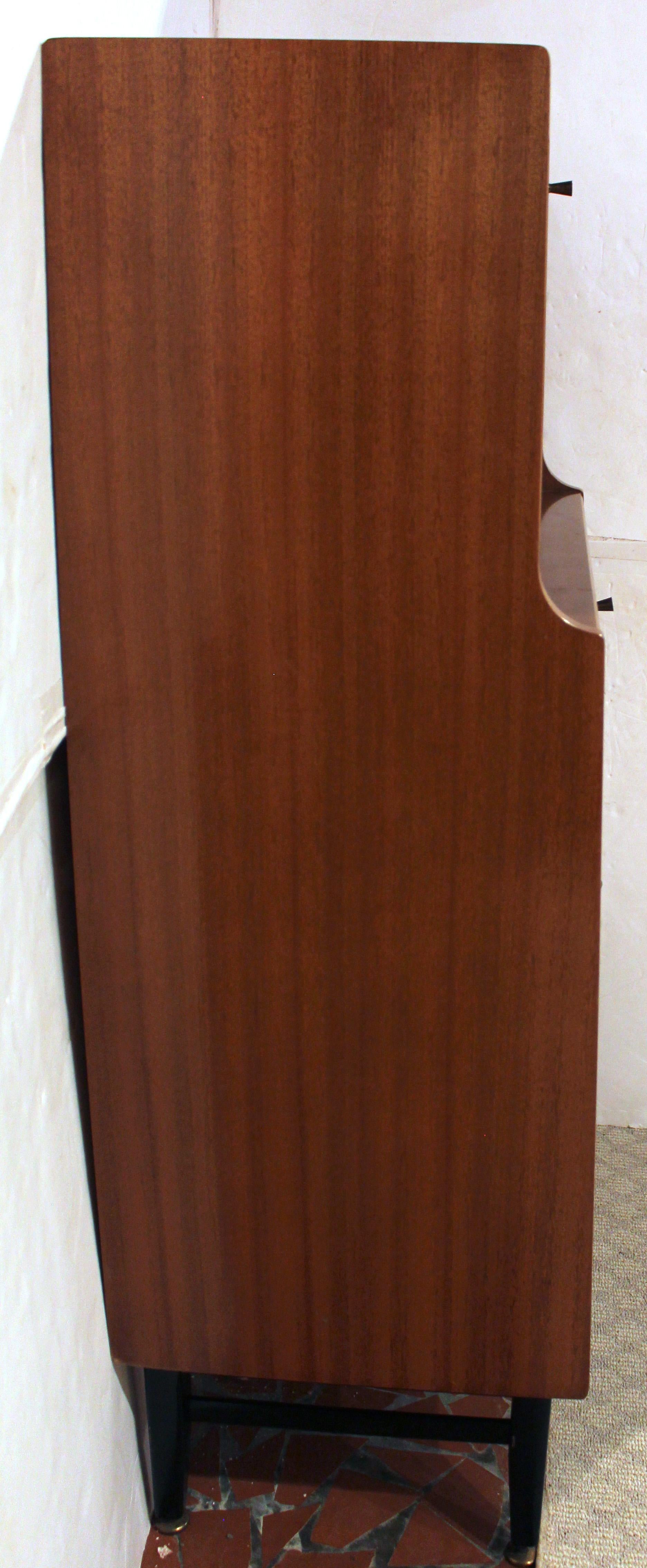 1960er Jahre Mid Century Modern Englischer Teakholz-Getränkeschrank von Nathan (Moderne der Mitte des Jahrhunderts) im Angebot