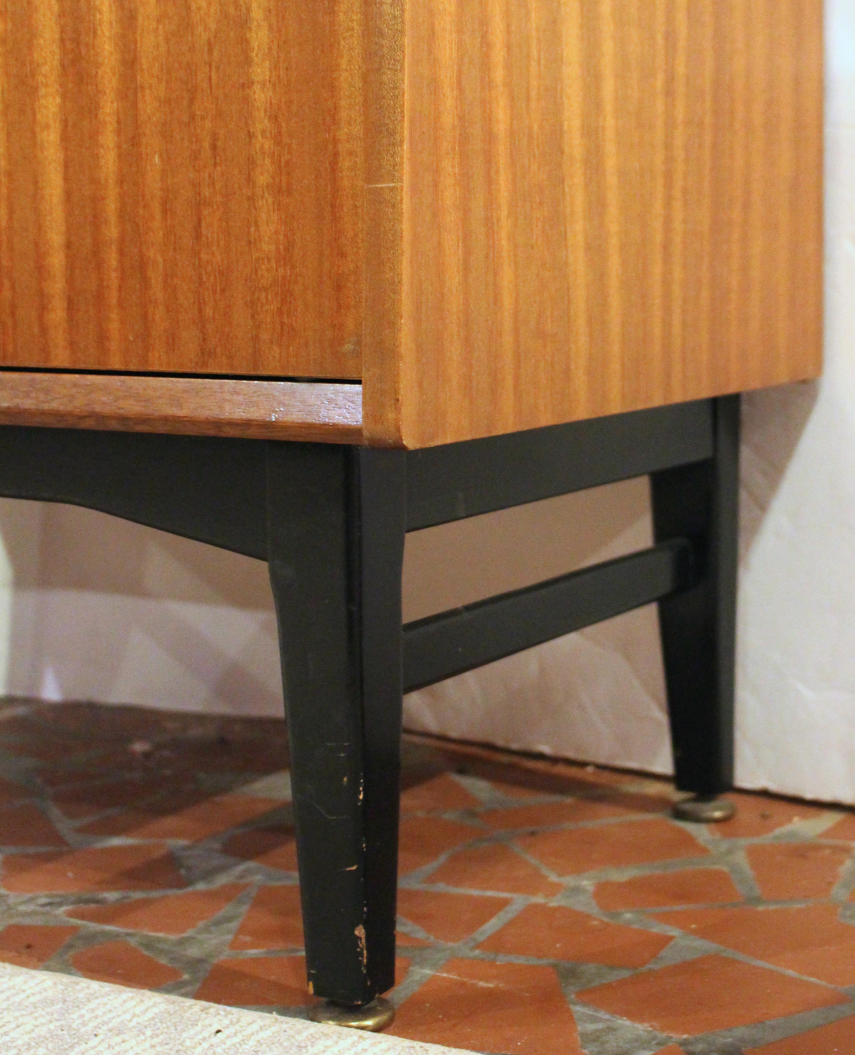 1960er Jahre Mid Century Modern Englischer Teakholz-Getränkeschrank von Nathan im Angebot 3