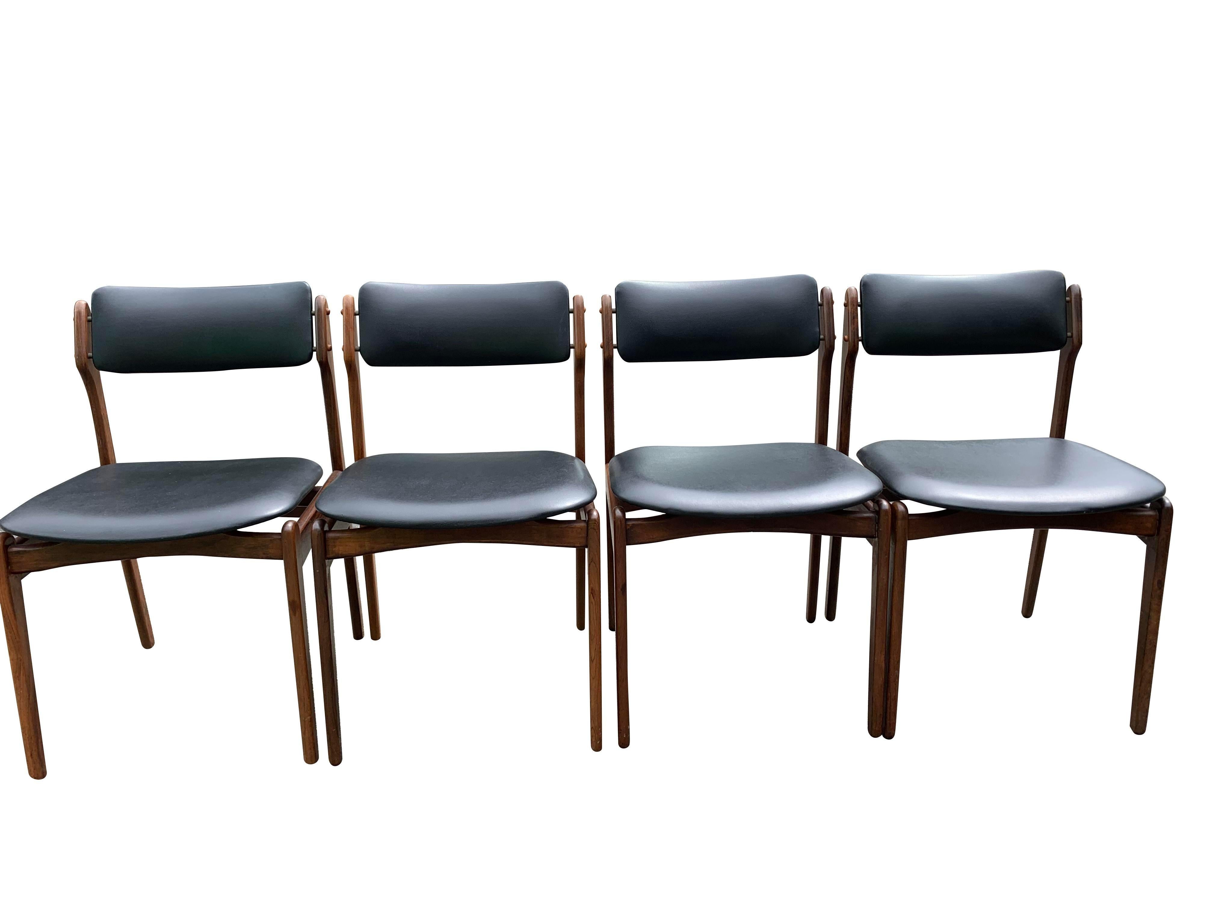 Sedie da pranzo danesi in palissandro stile Erik Buch d'epoca

Questo set di sedie da pranzo vintage è un must per chi vuole aggiungere un tocco di stile scandinavo alla propria casa. Il design unico e le caratteristiche funzionali ne fanno un pezzo