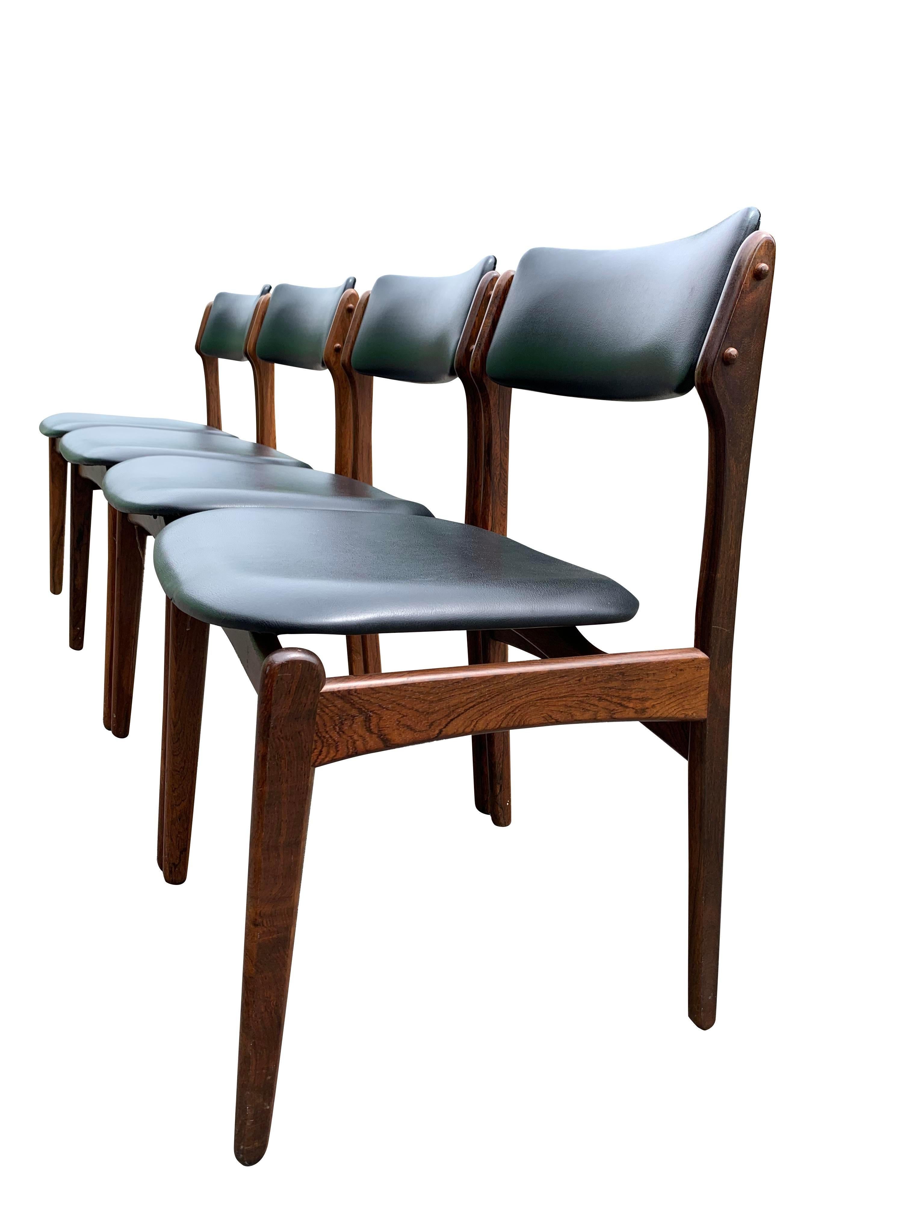 Mid-Century moderno Sedie da pranzo danesi in legno di palissandro in stile Erik Buch del 1960 - Set di 6 sedie in vendita