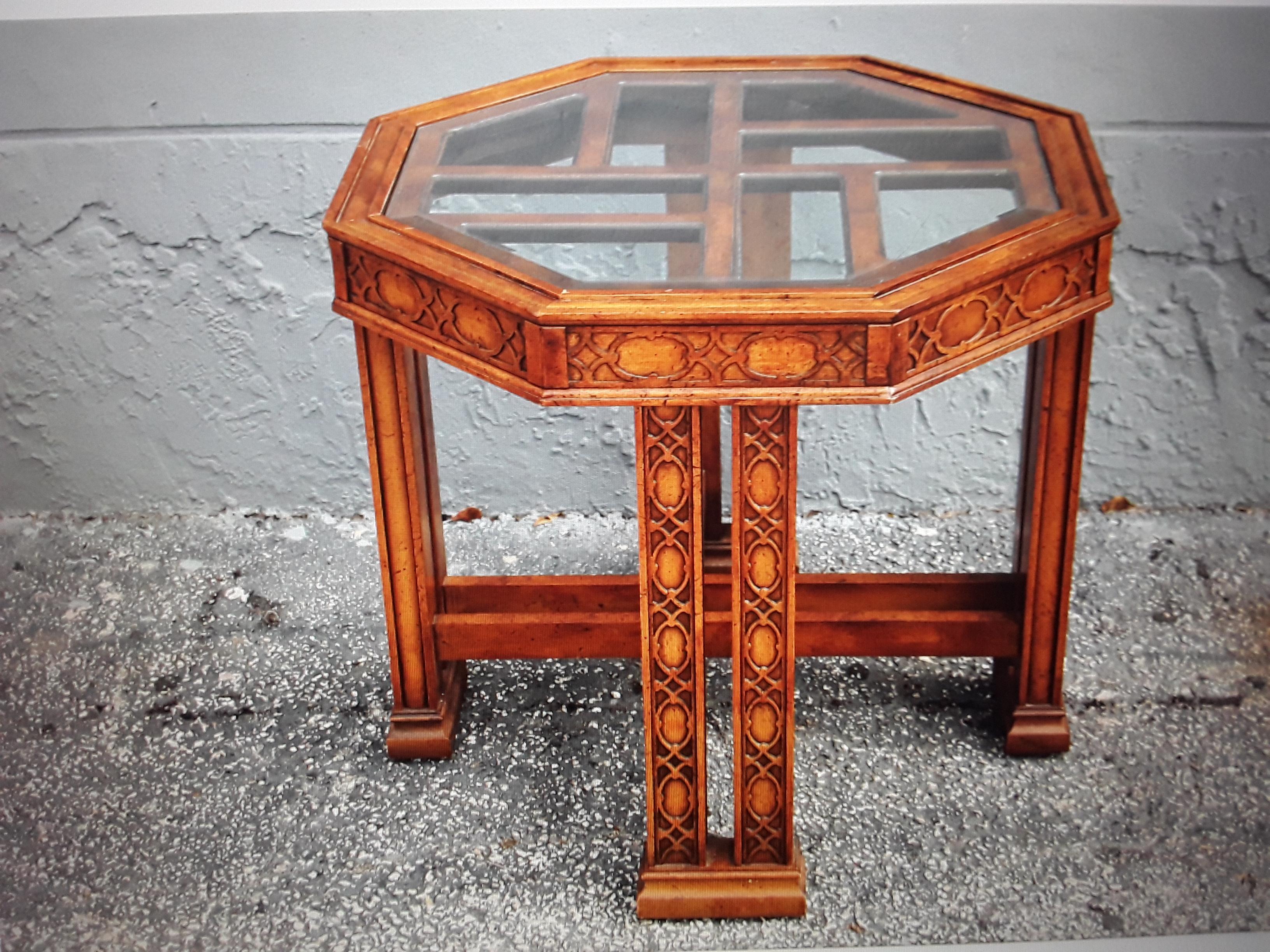 Mid-Century Modern Table d'appoint / d'appoint en bois exotique ajouré des années 1960, Mid Century Modern en vente