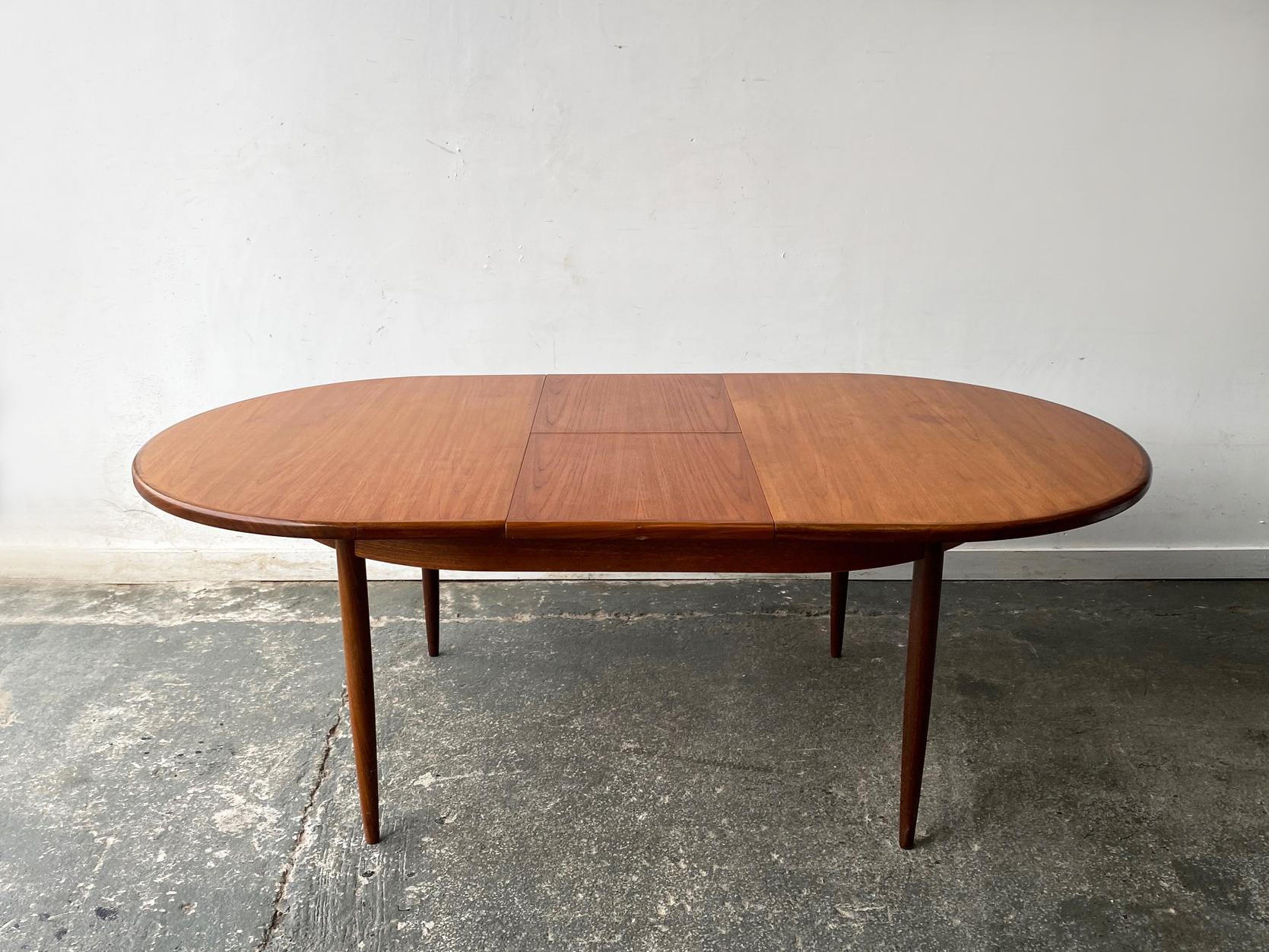 A classic G Plan extending dining table designed by Victor Wilkins. Designed in minimalist Danish style, with clean lines and gently tapering legs.

Size 
Width extended 210cm
Width unextended 120cm 
Depth 112cm
Feight 74cm

Condition:
Very good mid
