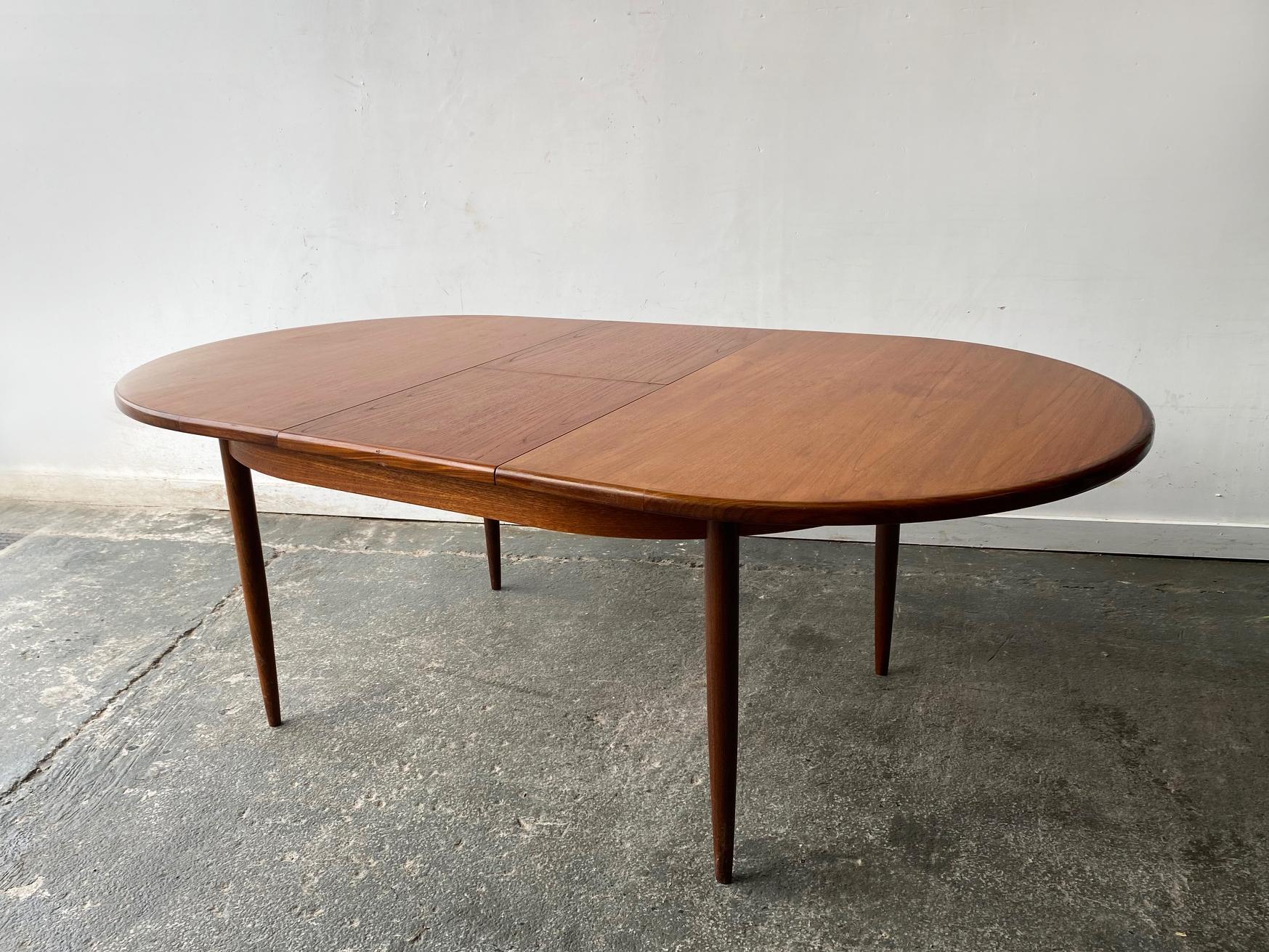 Mid-Century Modern 1960’s mid century modern extending dining table by G Plan For Sale