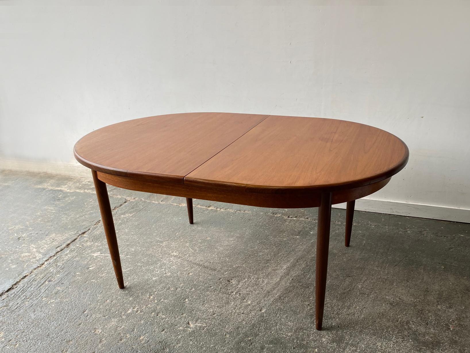 British 1960’s mid century modern extending dining table by G Plan For Sale