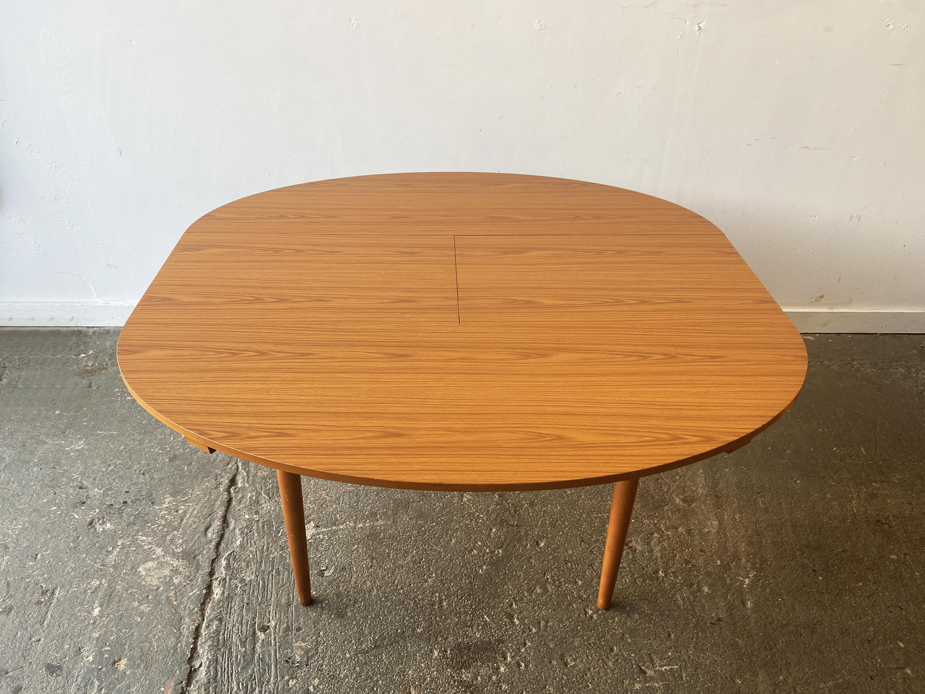 Mid-Century Modern Table de salle à manger à rallonge The Modernity des années 1960 par Schrieber en vente