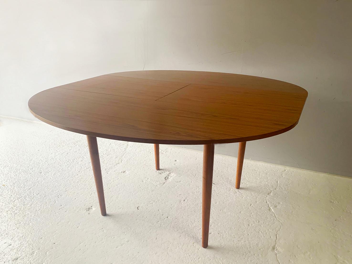 Table de salle à manger à rallonge The Modernity des années 1960 par Schrieber Bon état - En vente à London, GB