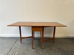 1960’s Mid-Century Modern extending dining table by Schrieber Furniture