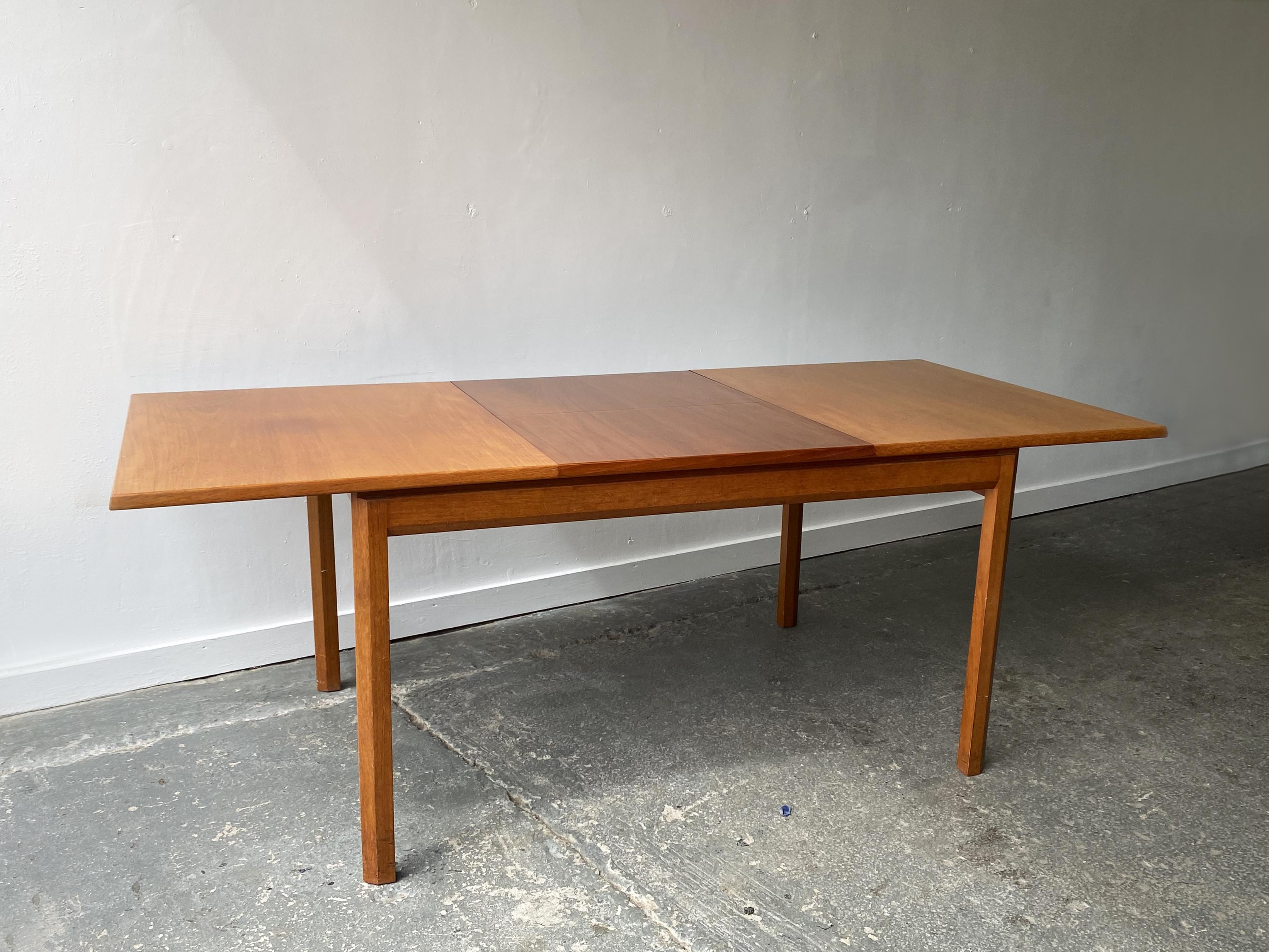 1960’s Mid-Century Modern extending dining table by White & Newton In Good Condition In London, GB