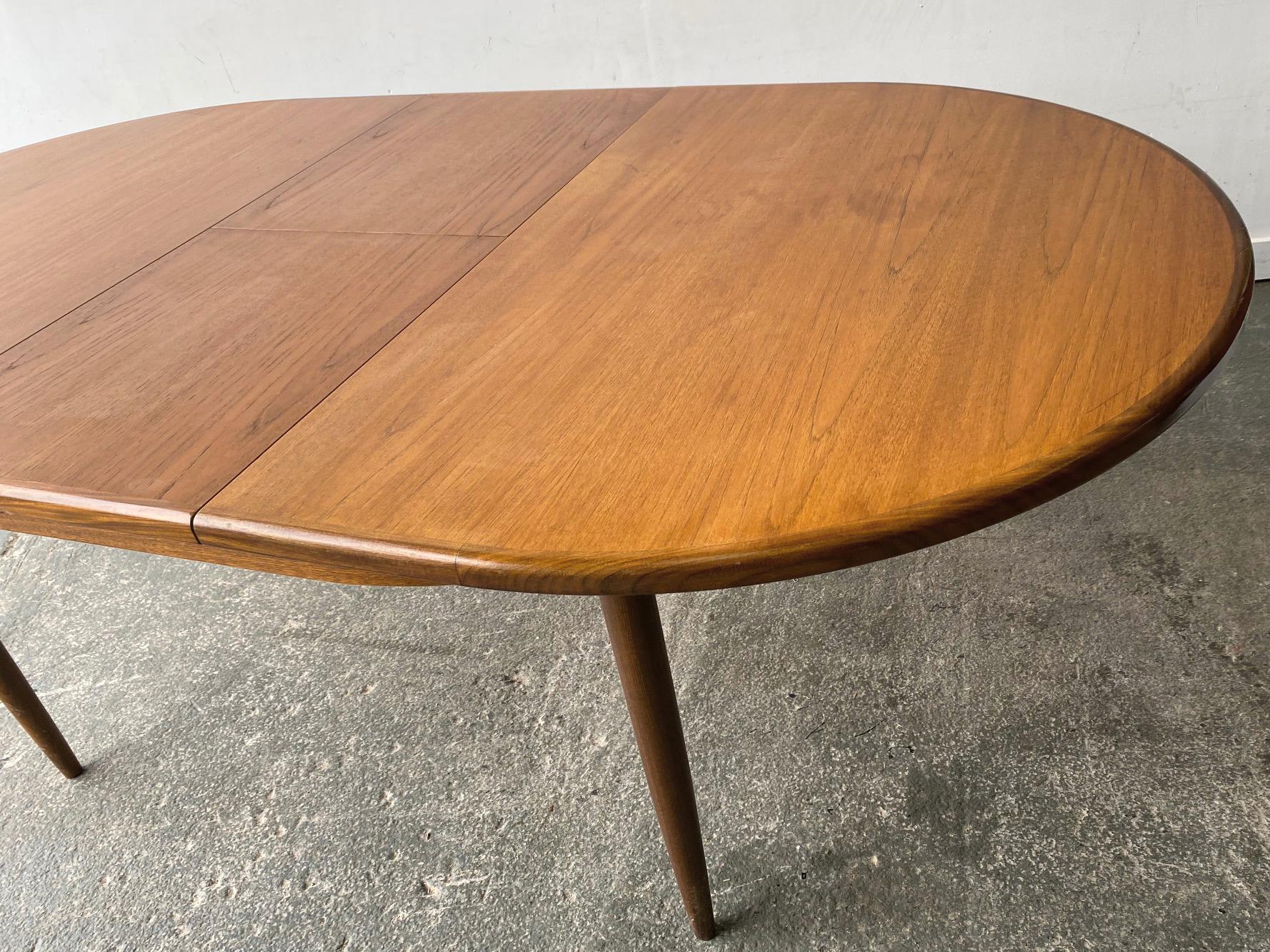 Mid-Century Modern Table de salle à manger à rallonge G-Plan 