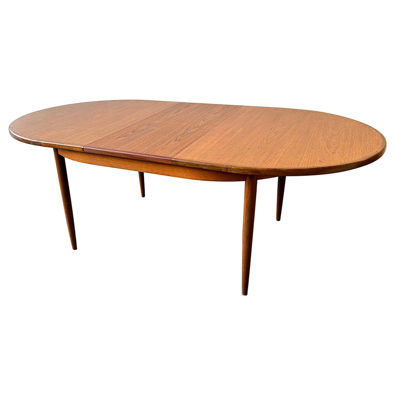 What is the best width for a dining table?