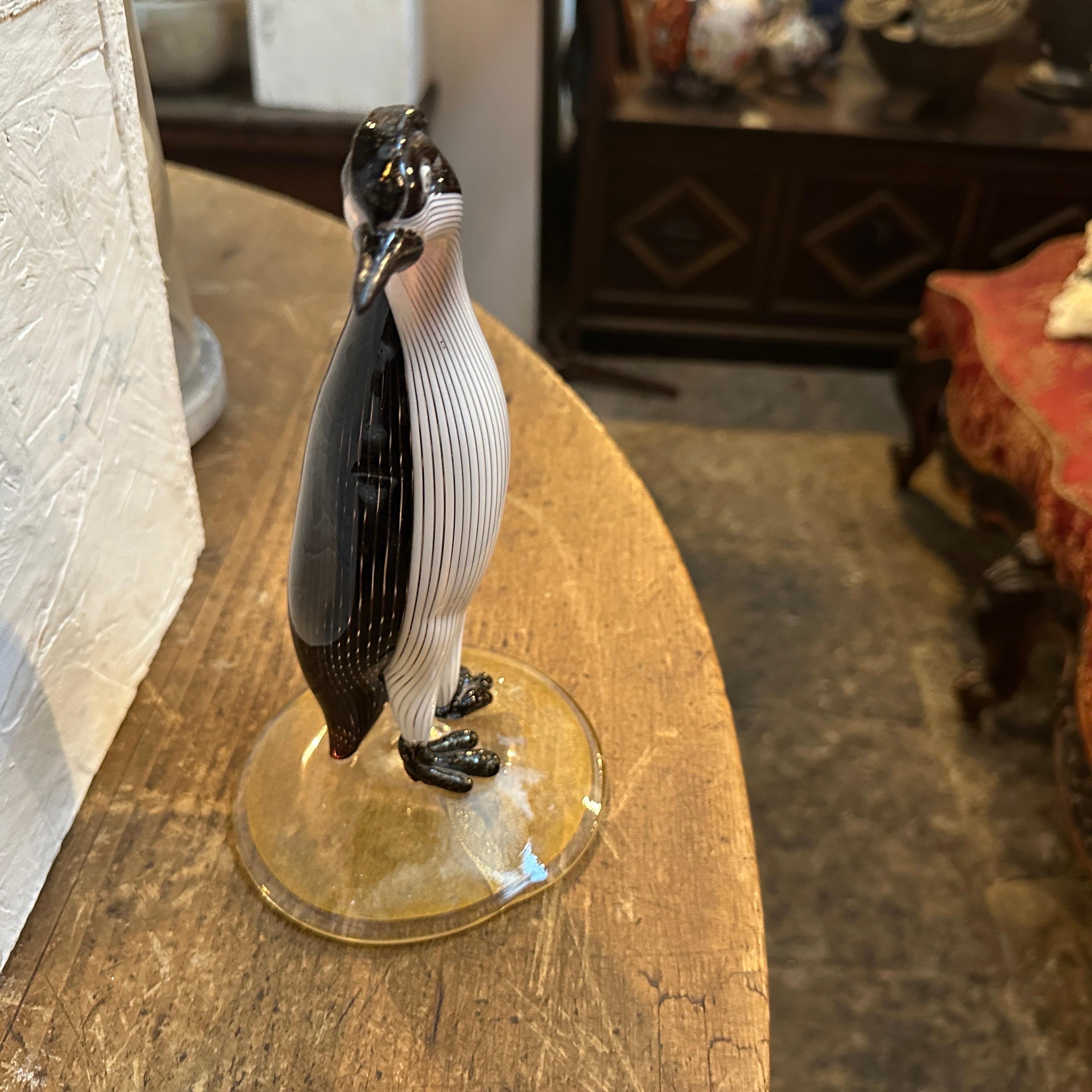 1960s Mid-Century Modern Gold, Black and White Murano Glass Penguin by Toso In Good Condition For Sale In Catania, Sicilia