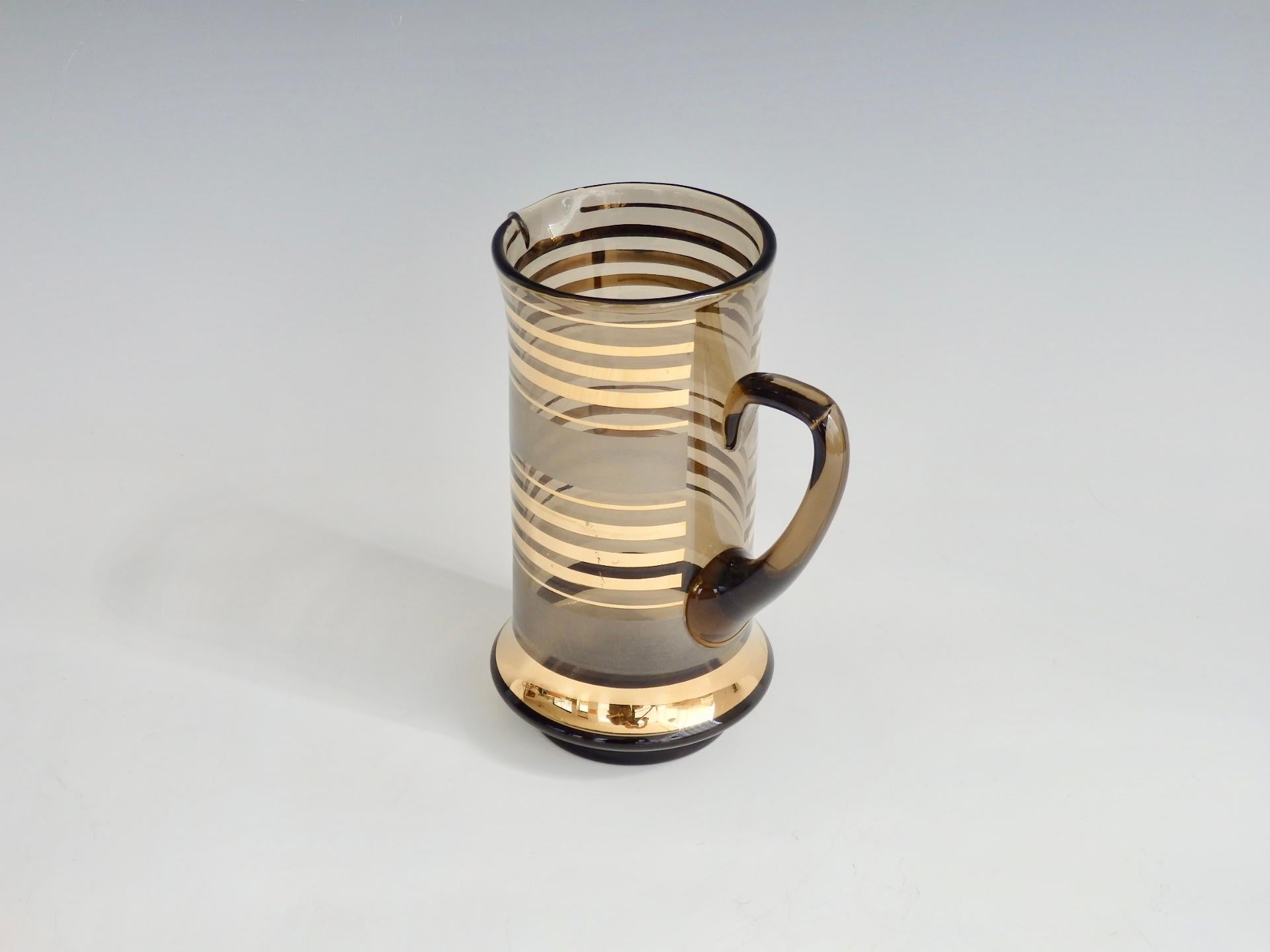 Américain 1960s, Mid-Century Modern Gold Stripe Glass Cocktail Pitcher en vente