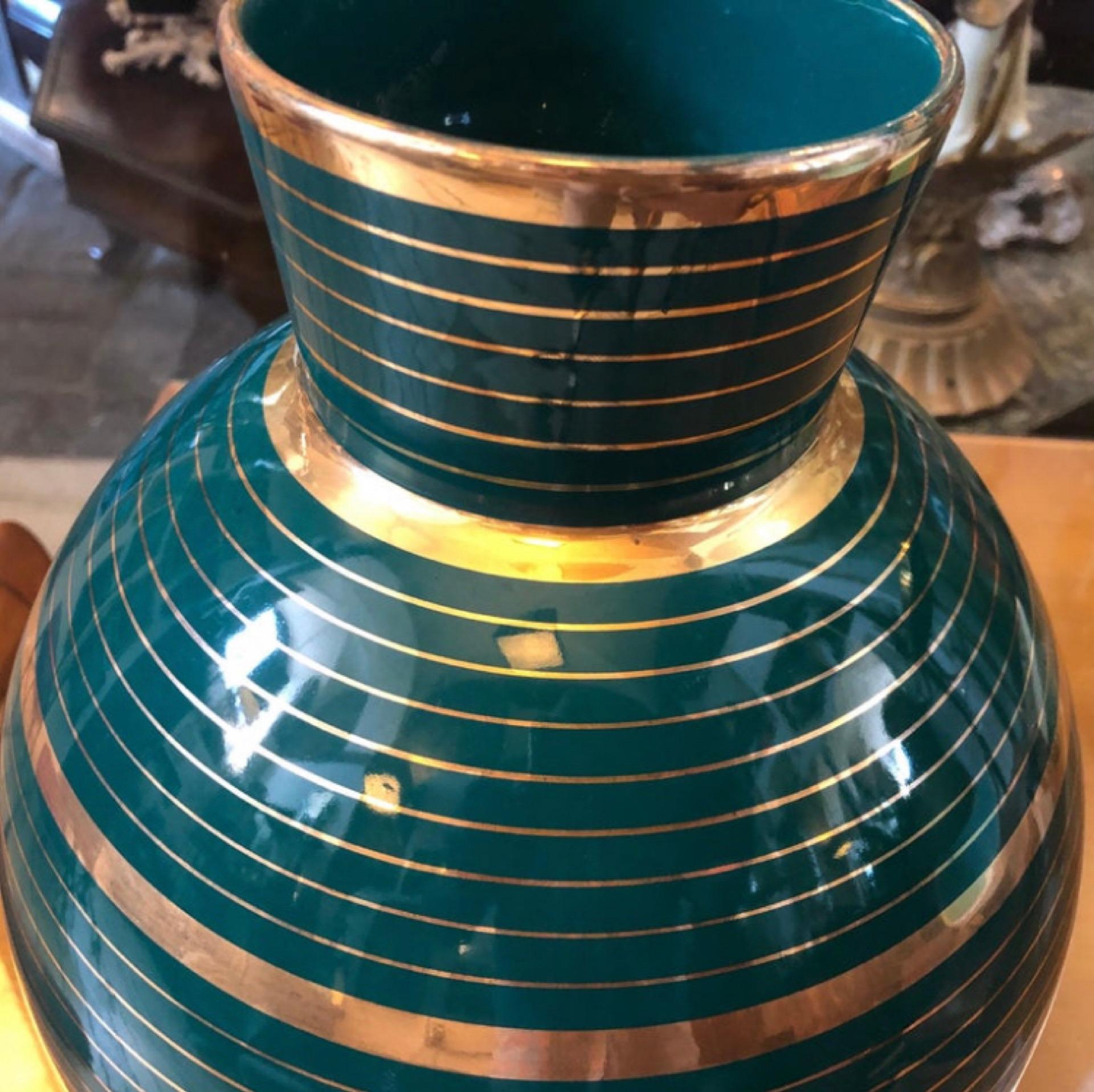 1960s Mid-Century Modern Green and Gold Ceramic Vase in the style of Giò Ponti In Good Condition In Aci Castello, IT