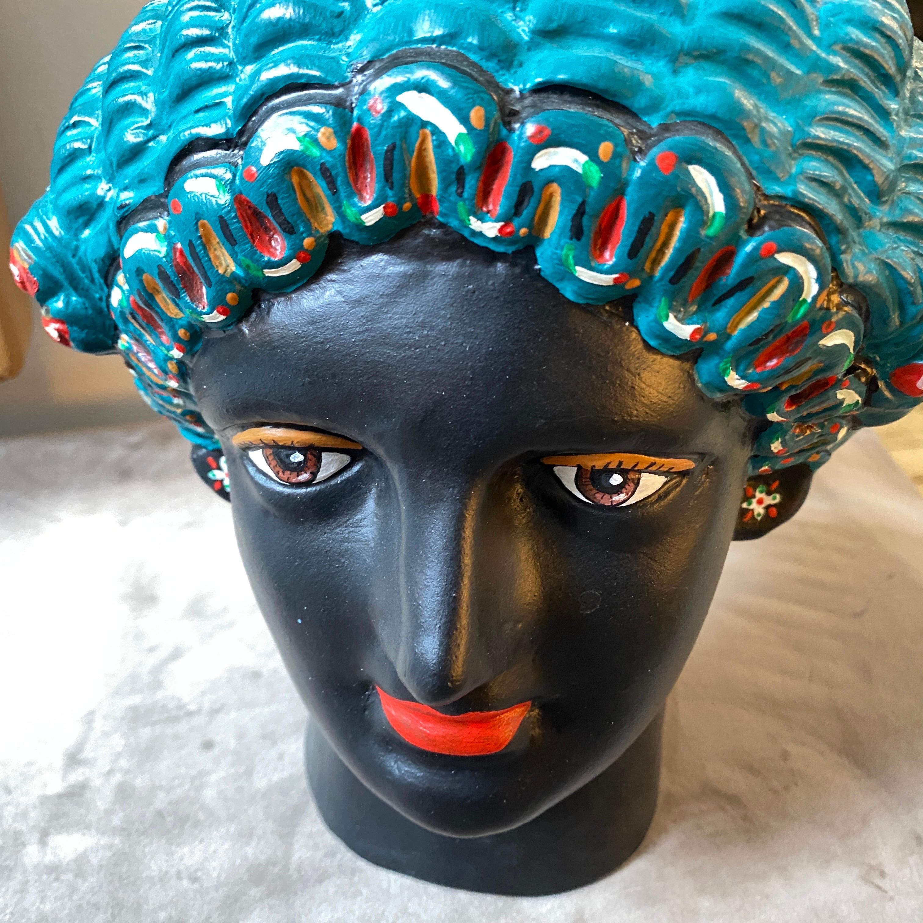 An hand-painted woman's head manufactured in Italy in the Fifties, probably depicting a roman head of Minerva. It's in lovely conditions.