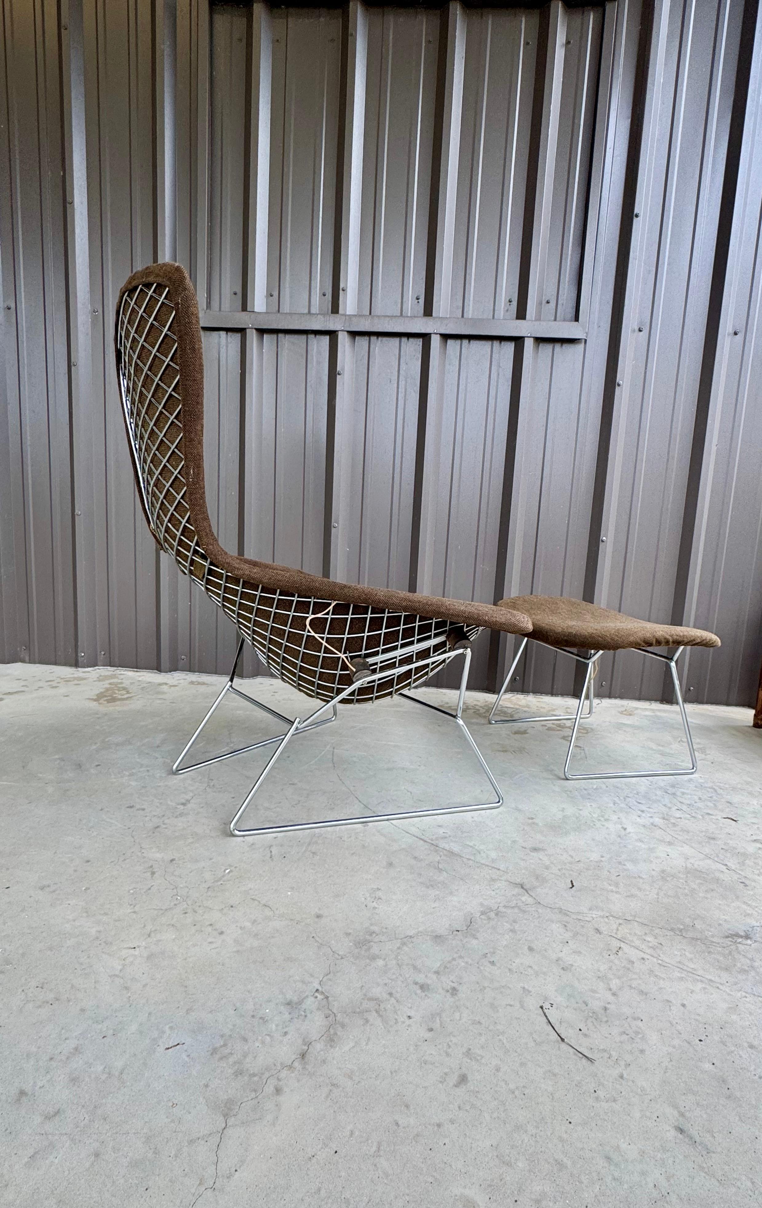 Mid-20th Century 1960s Mid Century Modern Harry Bertoia Knoll Brown Chrome Bird Chair & Ottoman For Sale