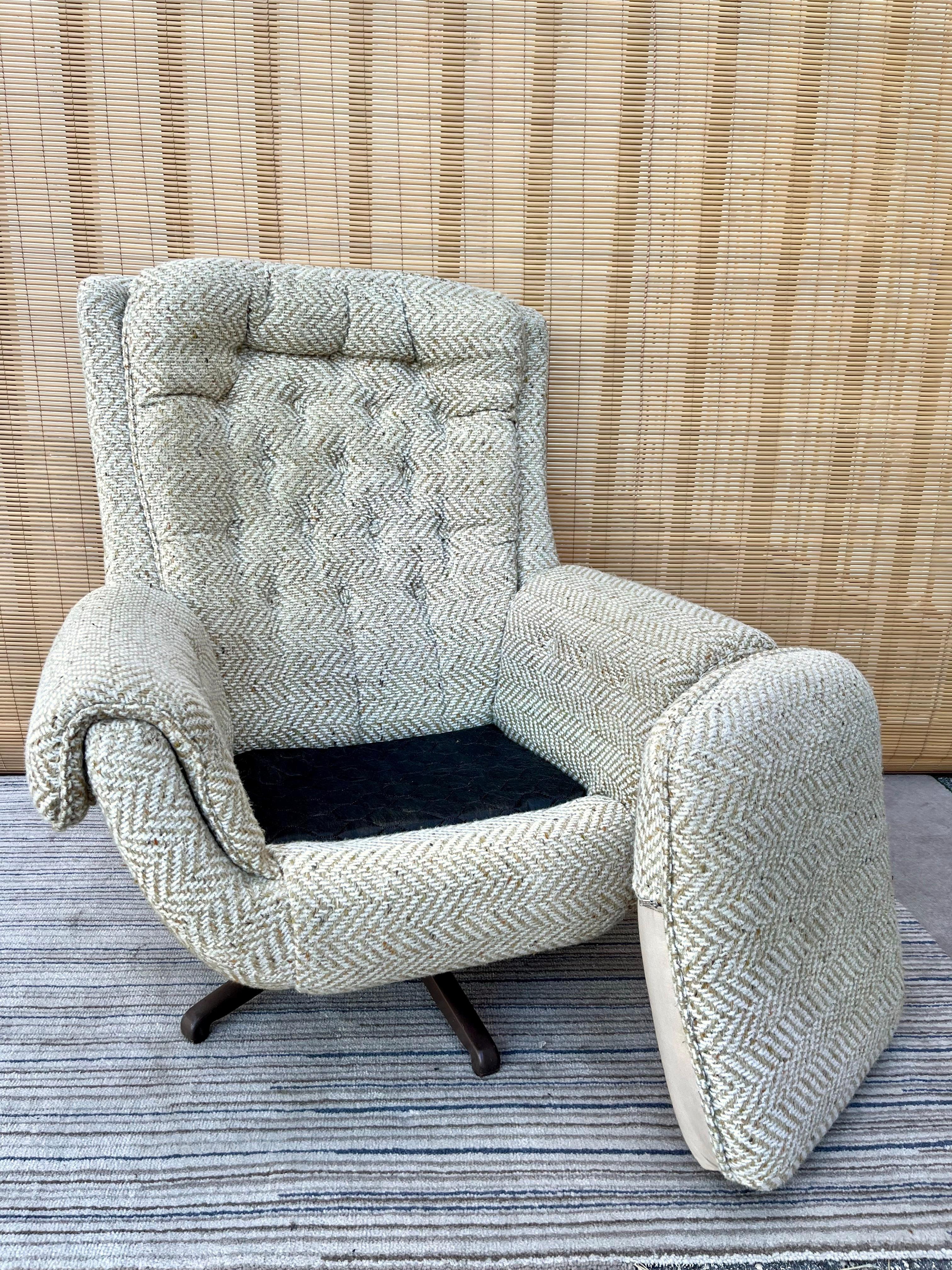 1960s Mid-Century Modern Highback Swivel Lounge Chair by Carter Chair Company 7
