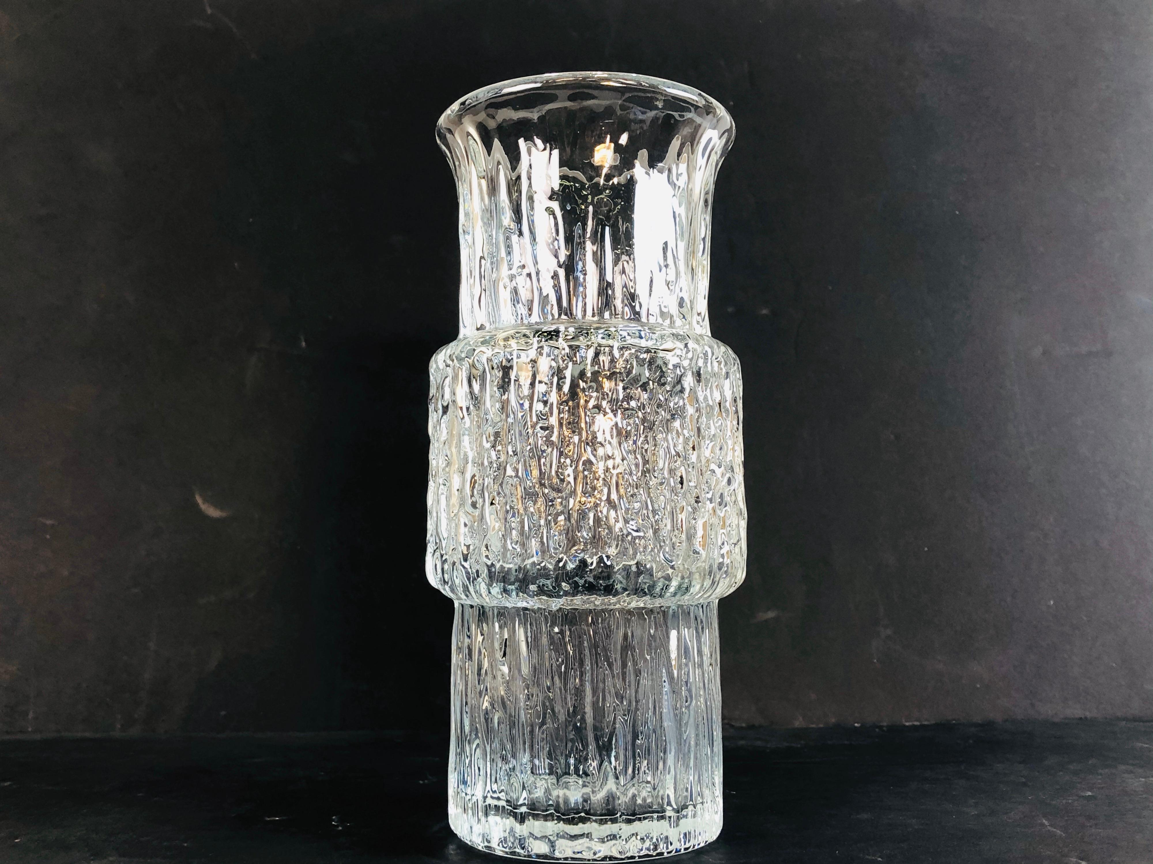 Moderne Iittala-Vase aus strukturiertem Glas, Mid-Century Modern, 1960er Jahre (Skandinavische Moderne) im Angebot