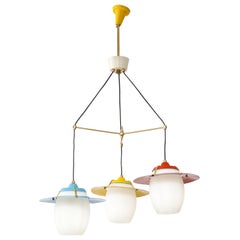 Lampadario italiano di metà secolo moderno in ottone e vetro degli anni '60