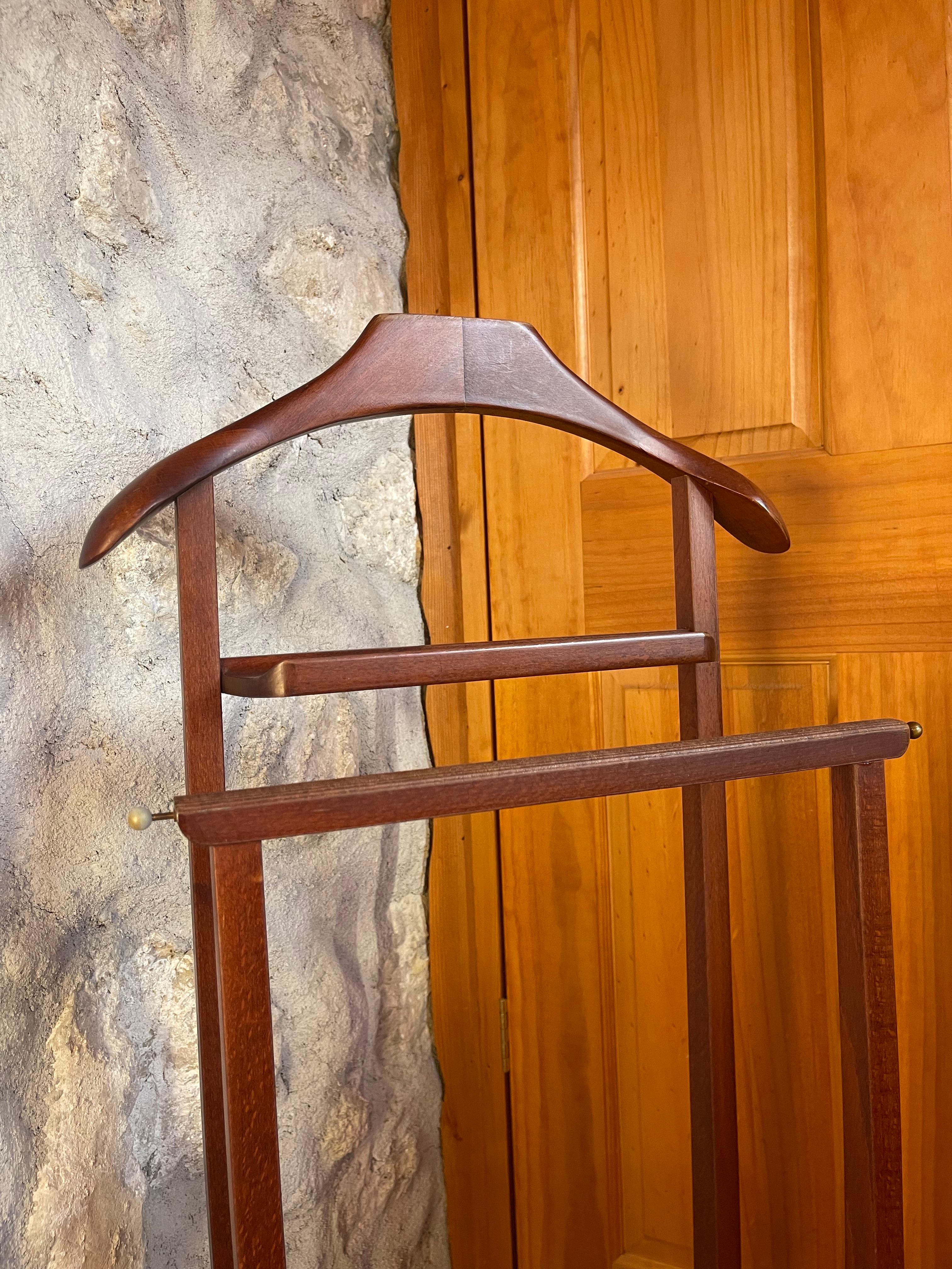 Italienischer Gentleman Valet von Fratelli Reguitti, Mid-Century Modern, 1960er Jahre (Walnuss)