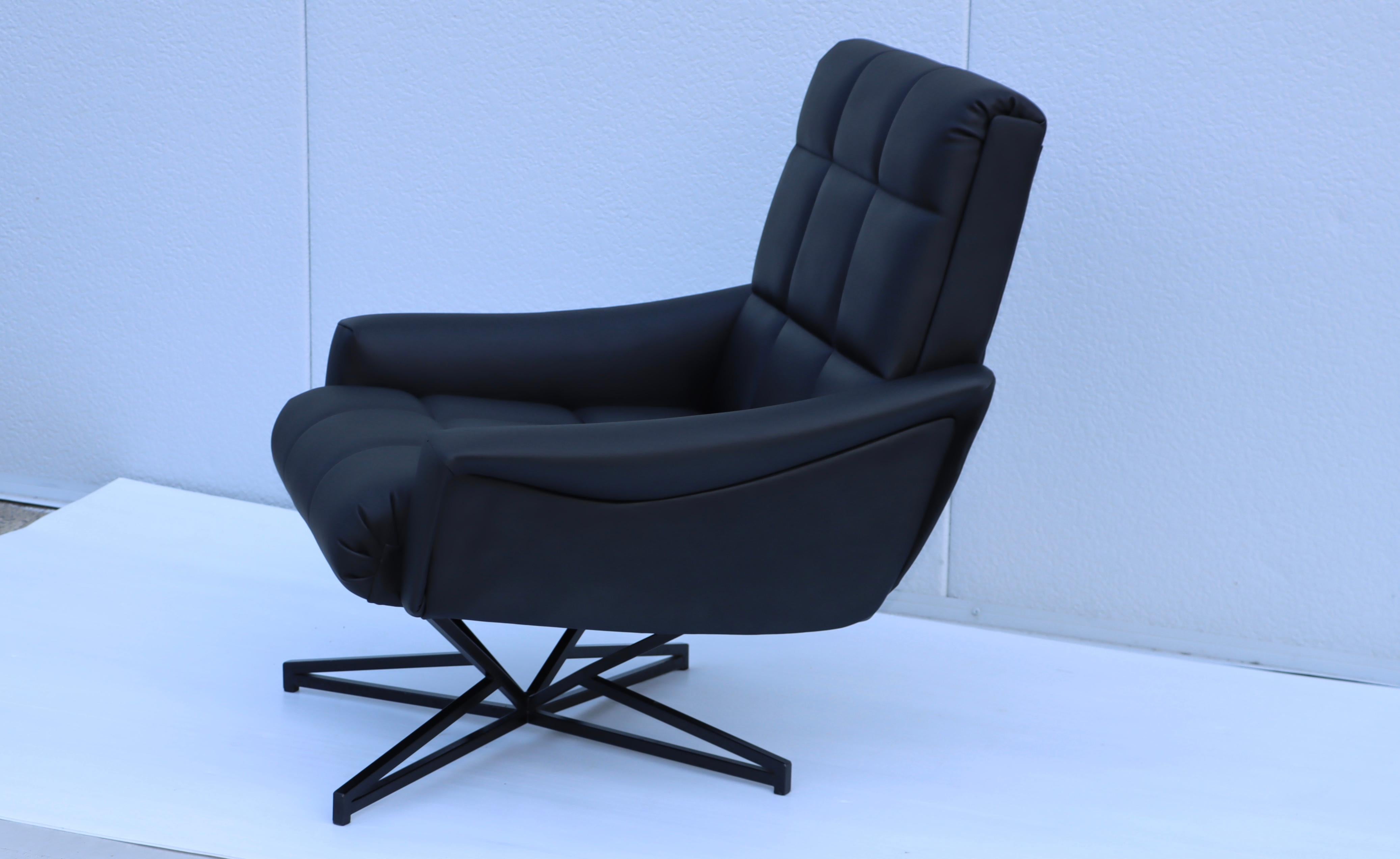 1960's Mid-Century Modern Italian Lounge Chairs by Forma Nova 5