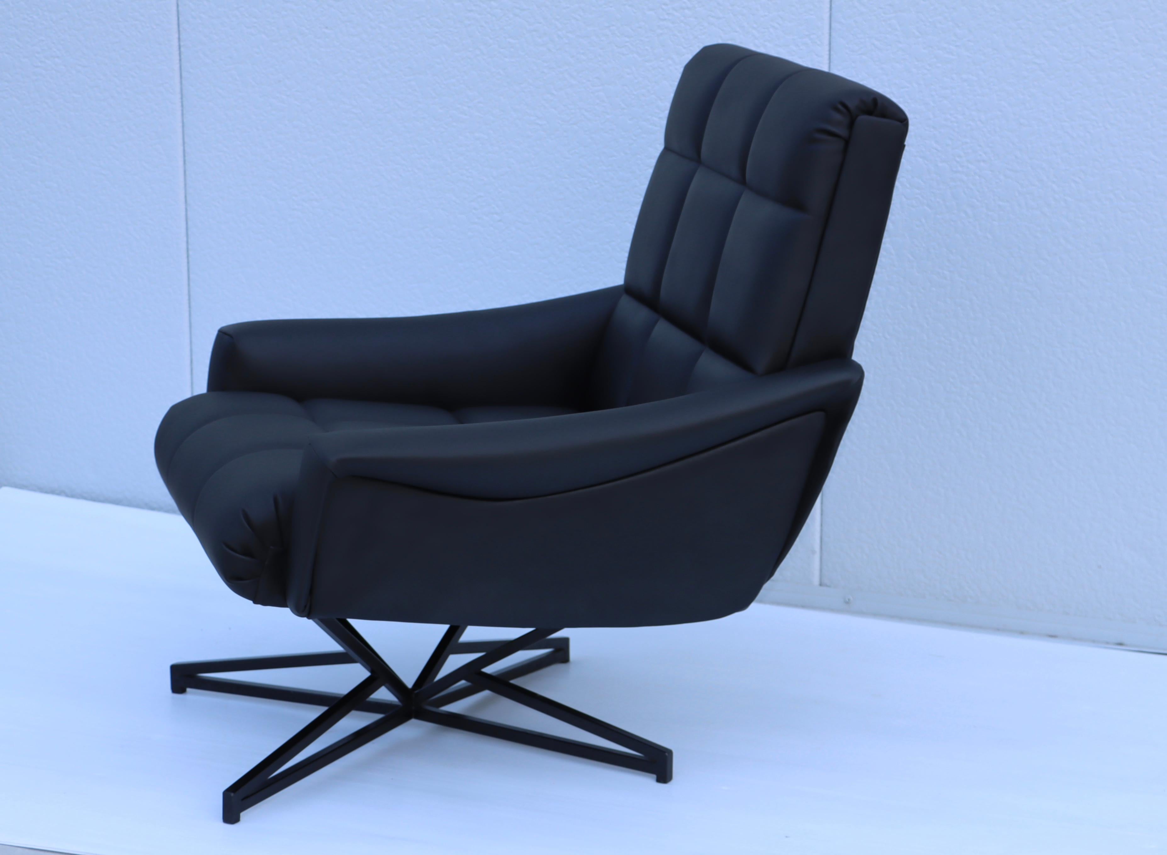 1960's Mid-Century Modern Italian Lounge Chairs by Forma Nova 7