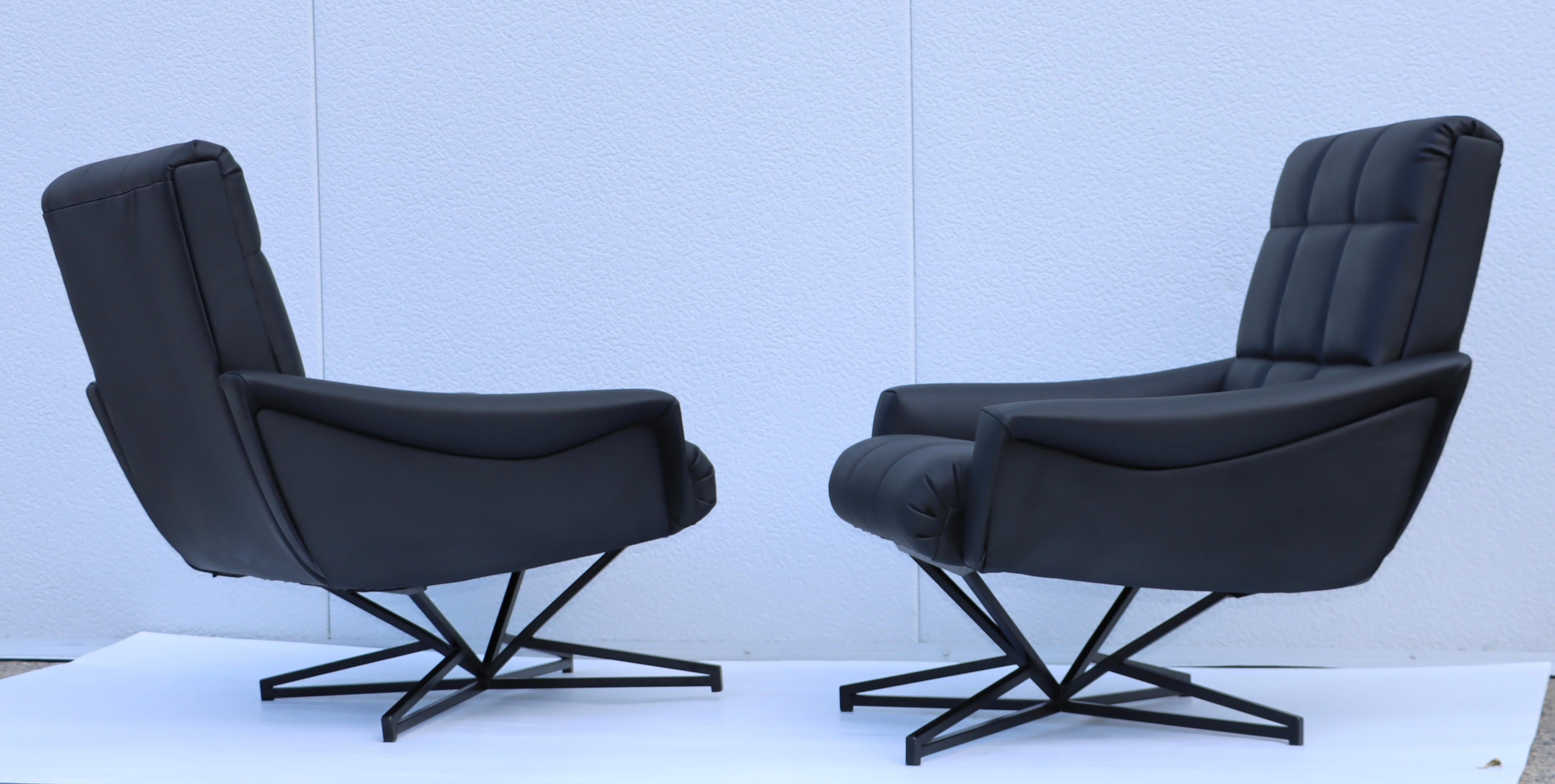 1960's Mid-Century Modern Italian Lounge Chairs by Forma Nova In Good Condition In New York, NY