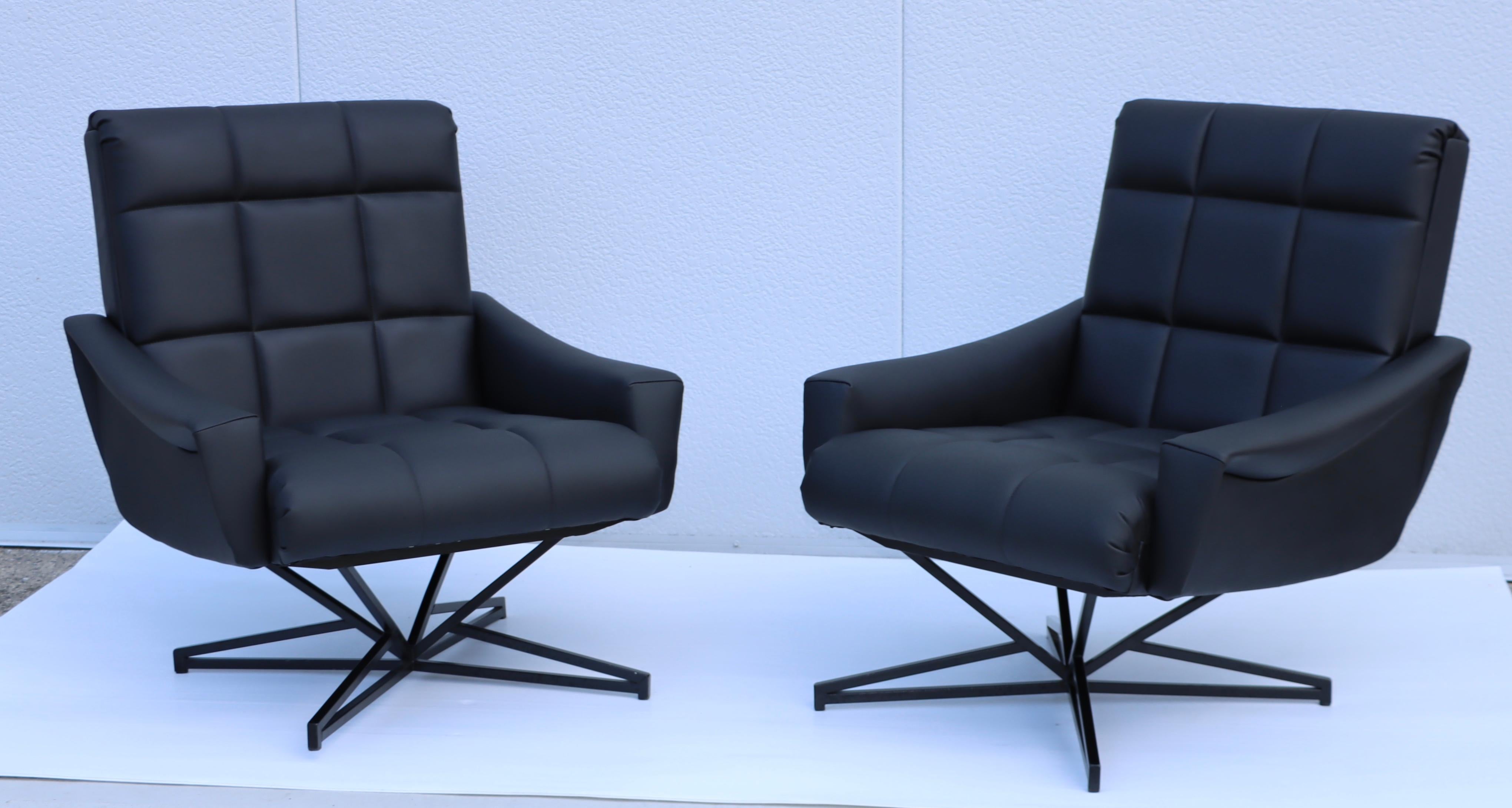 Leather 1960's Mid-Century Modern Italian Lounge Chairs by Forma Nova