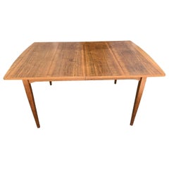 table en noyer des années 1960:: style moderne du milieu du siècle Kipp Stewart pour Drexel Declaration