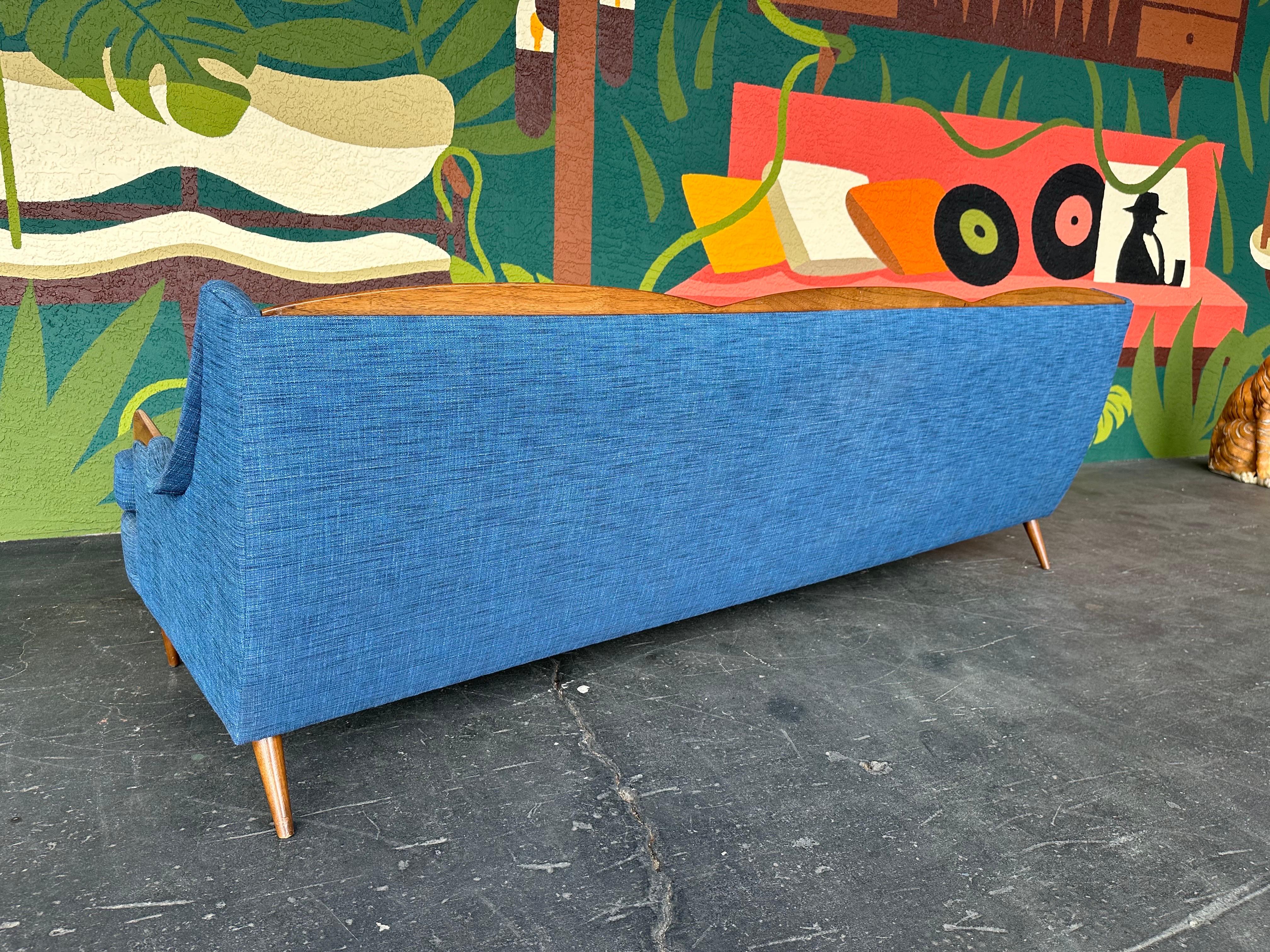 Mid Century Modern Kroehler Avant Fully Restored Sofa In Good Condition In Lutz, FL