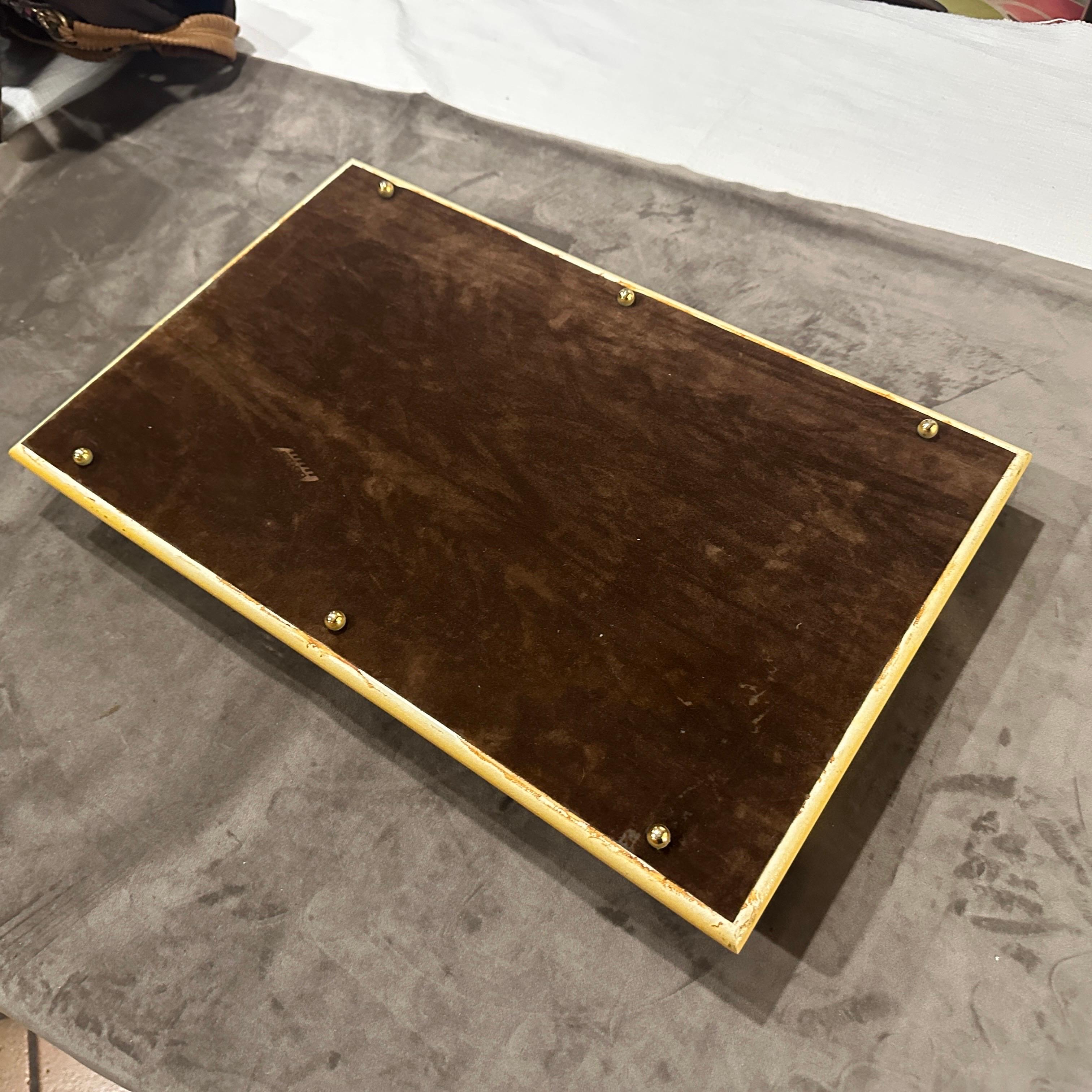 XX secolo Vassoio da portata italiano del 1960 in legno laccato e ottone della metà del secolo scorso in vendita