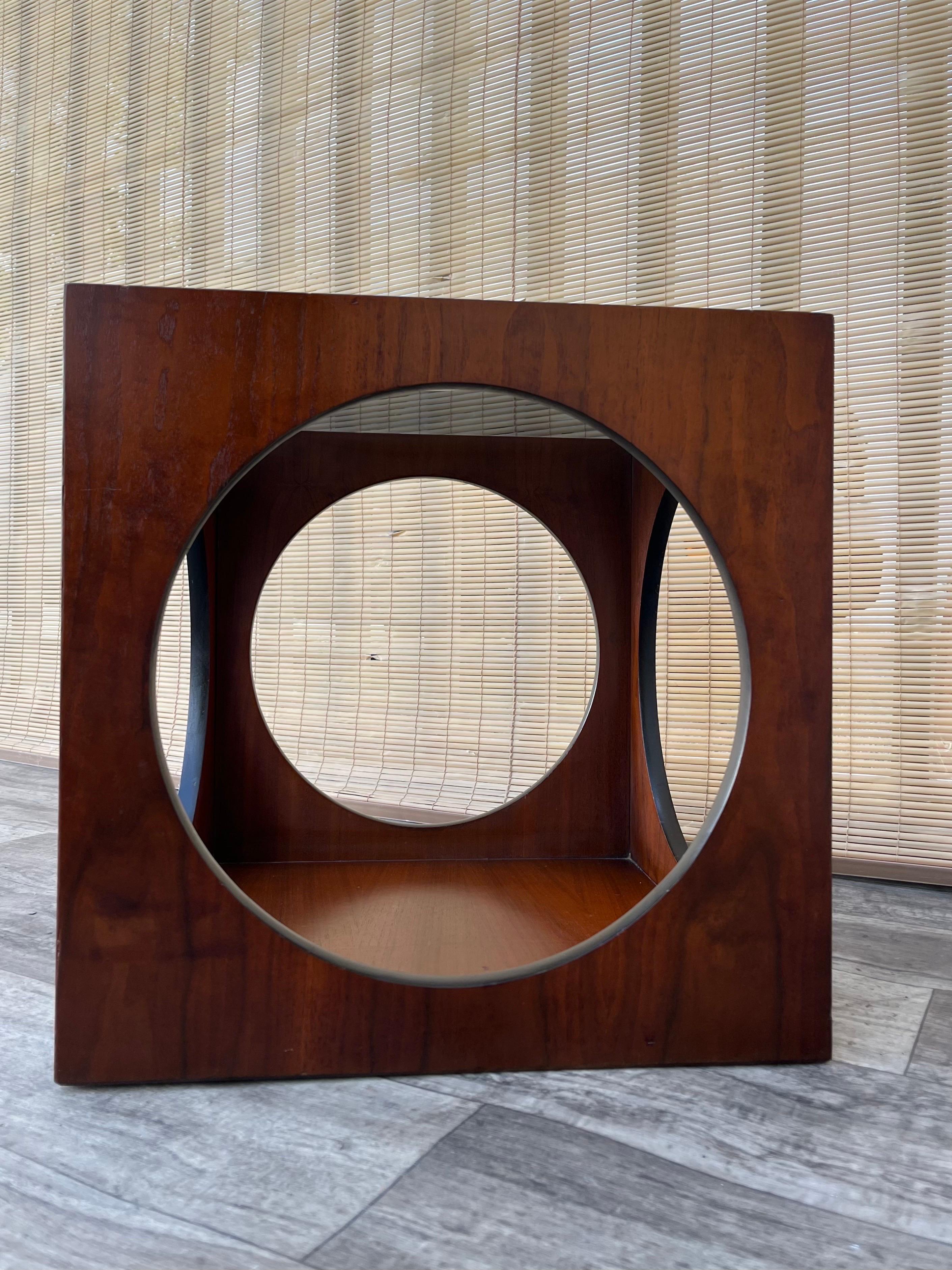 1960s Mid-Century Modern Lane Cube Side Table W/ Smoke Glass Top by Lane en vente 5
