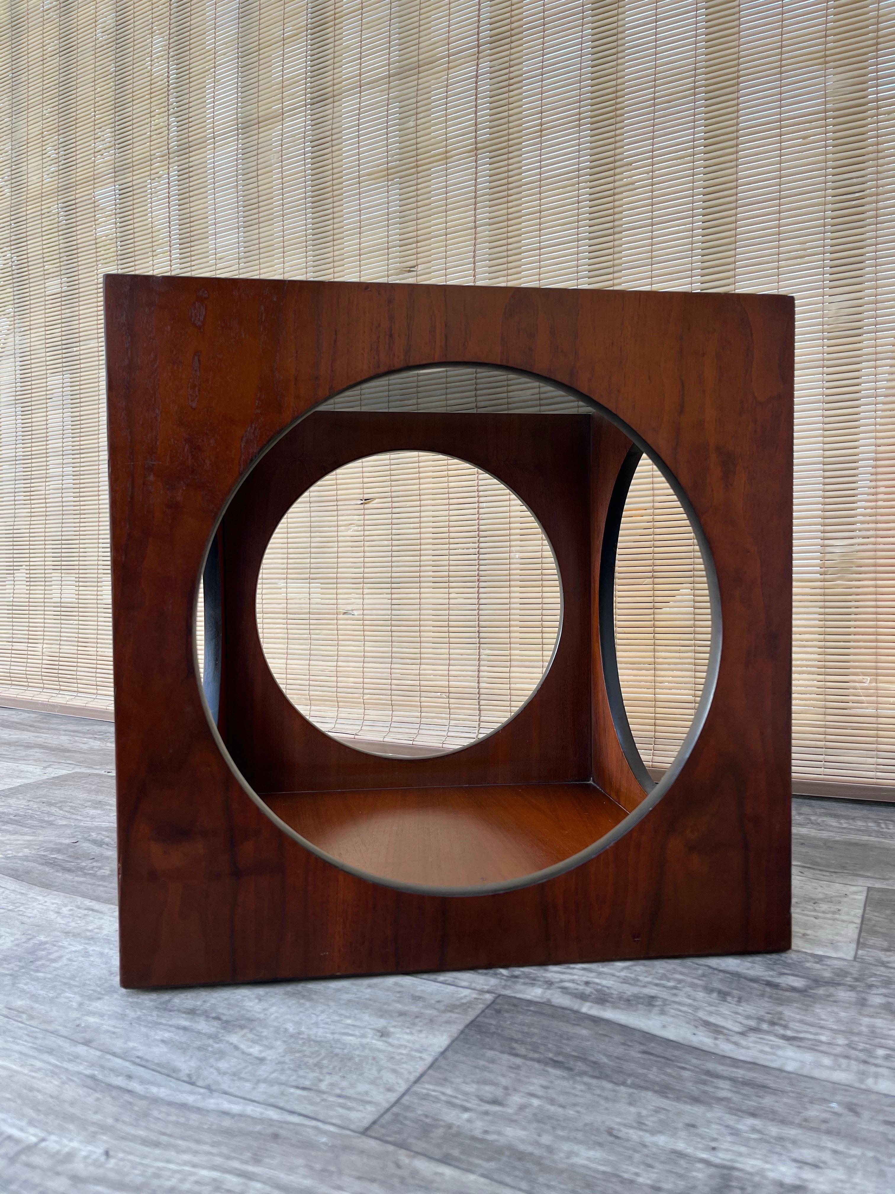 1960s Mid-Century Modern Lane Cube Side Table W/ Smoke Glass Top by Lane en vente 6