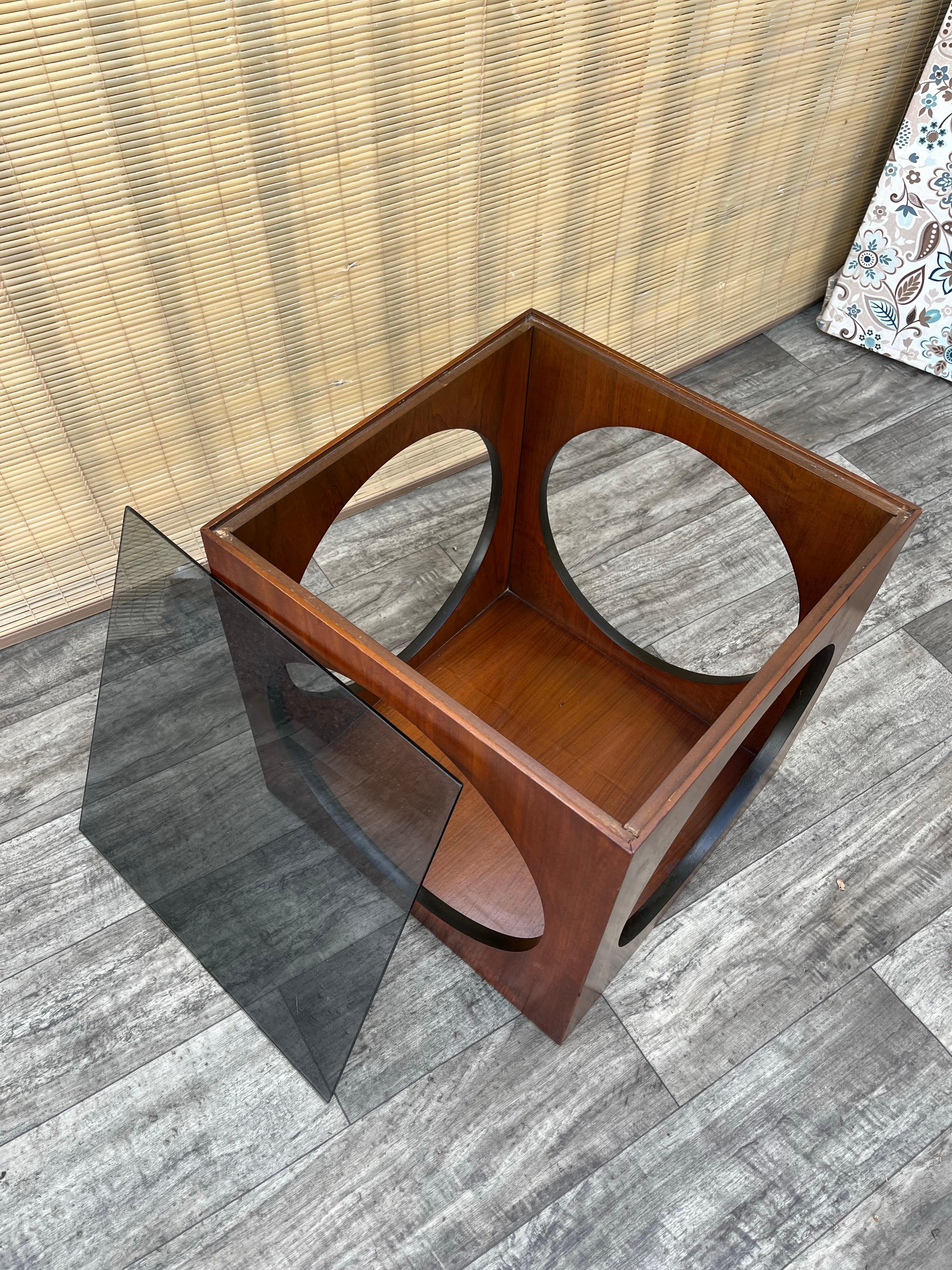 1960s Mid-Century Modern Lane Cube Side Table W/ Smoke Glass Top by Lane en vente 7