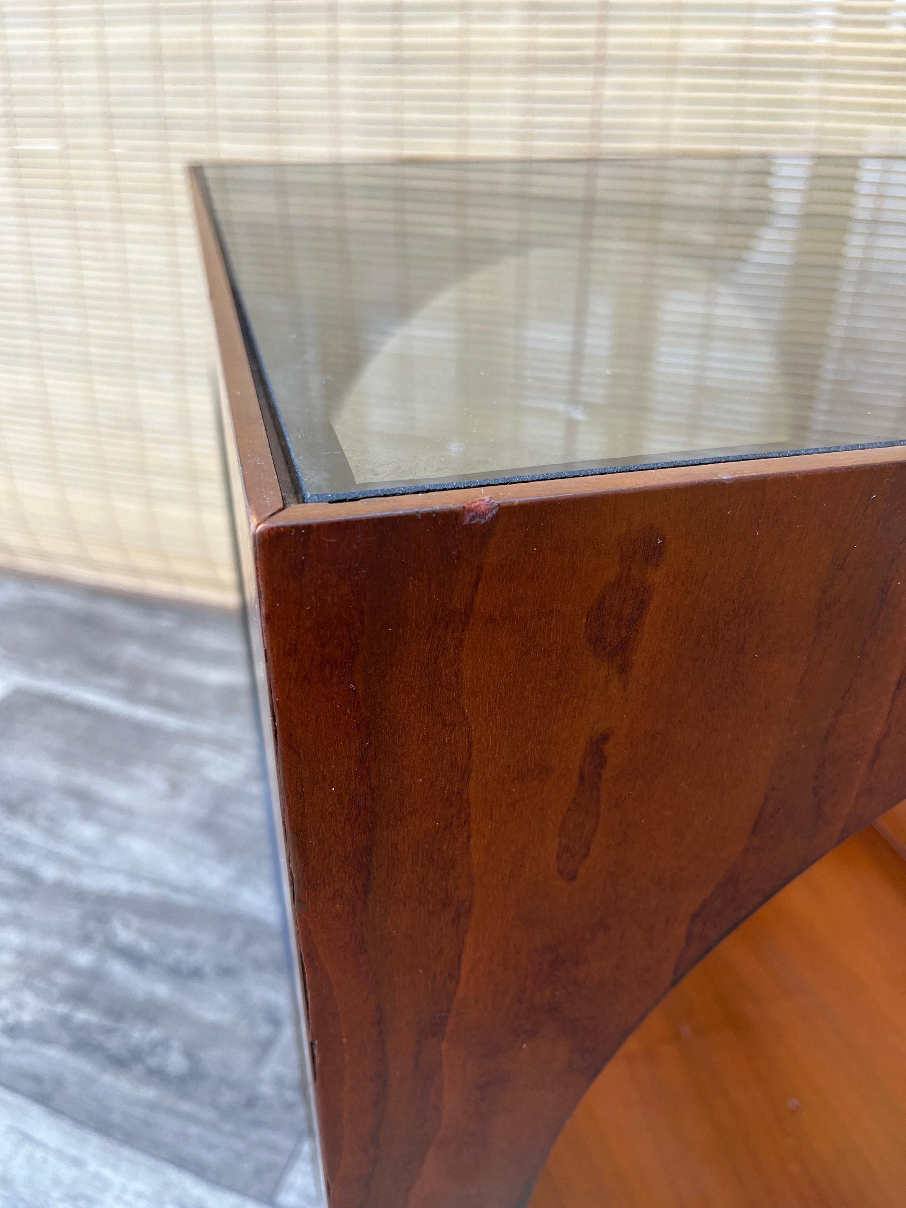 1960s Mid-Century Modern Lane Cube Side Table W/ Smoke Glass Top by Lane en vente 9