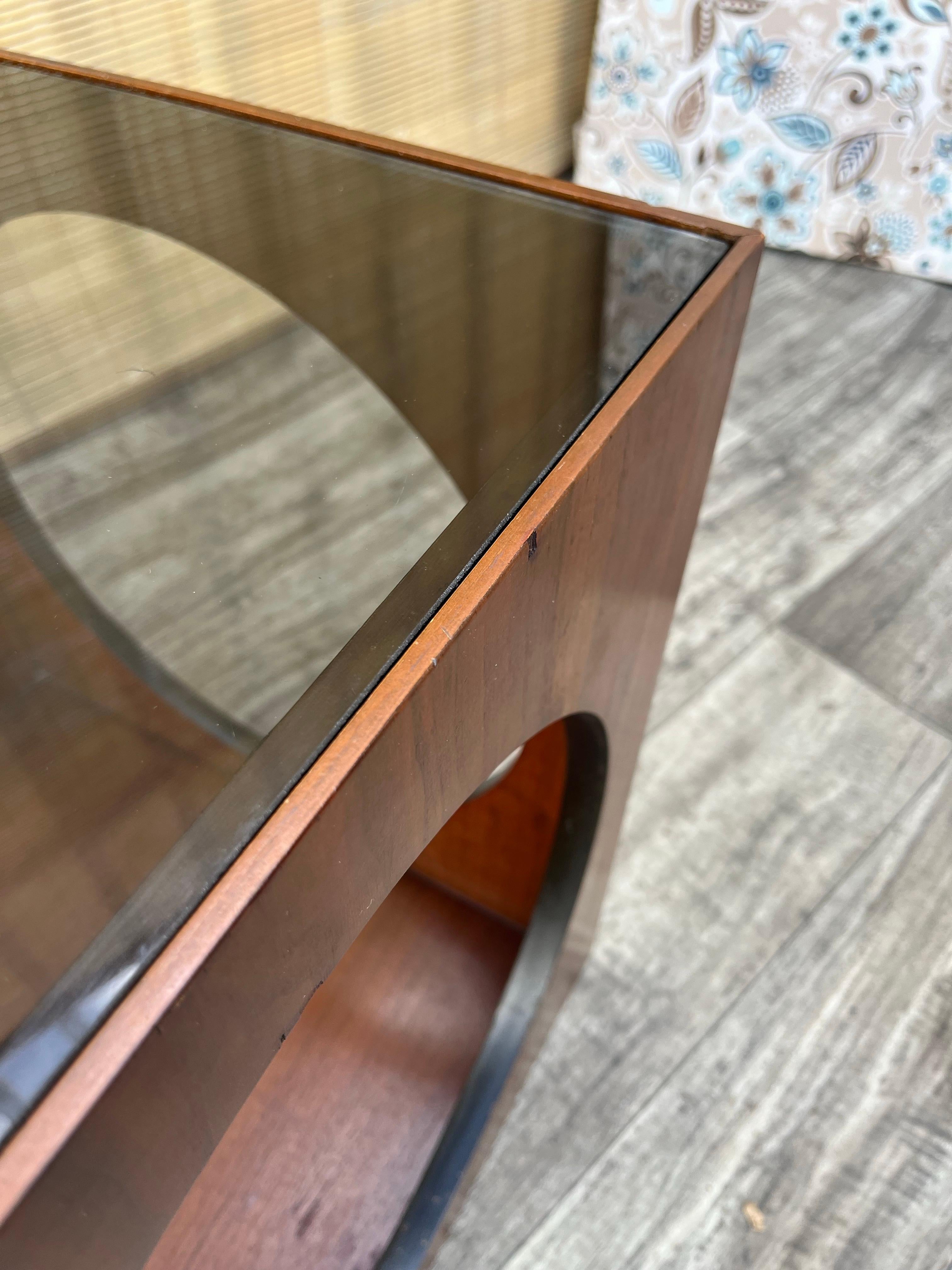 1960s Mid-Century Modern Lane Cube Side Table W/ Smoke Glass Top by Lane en vente 10