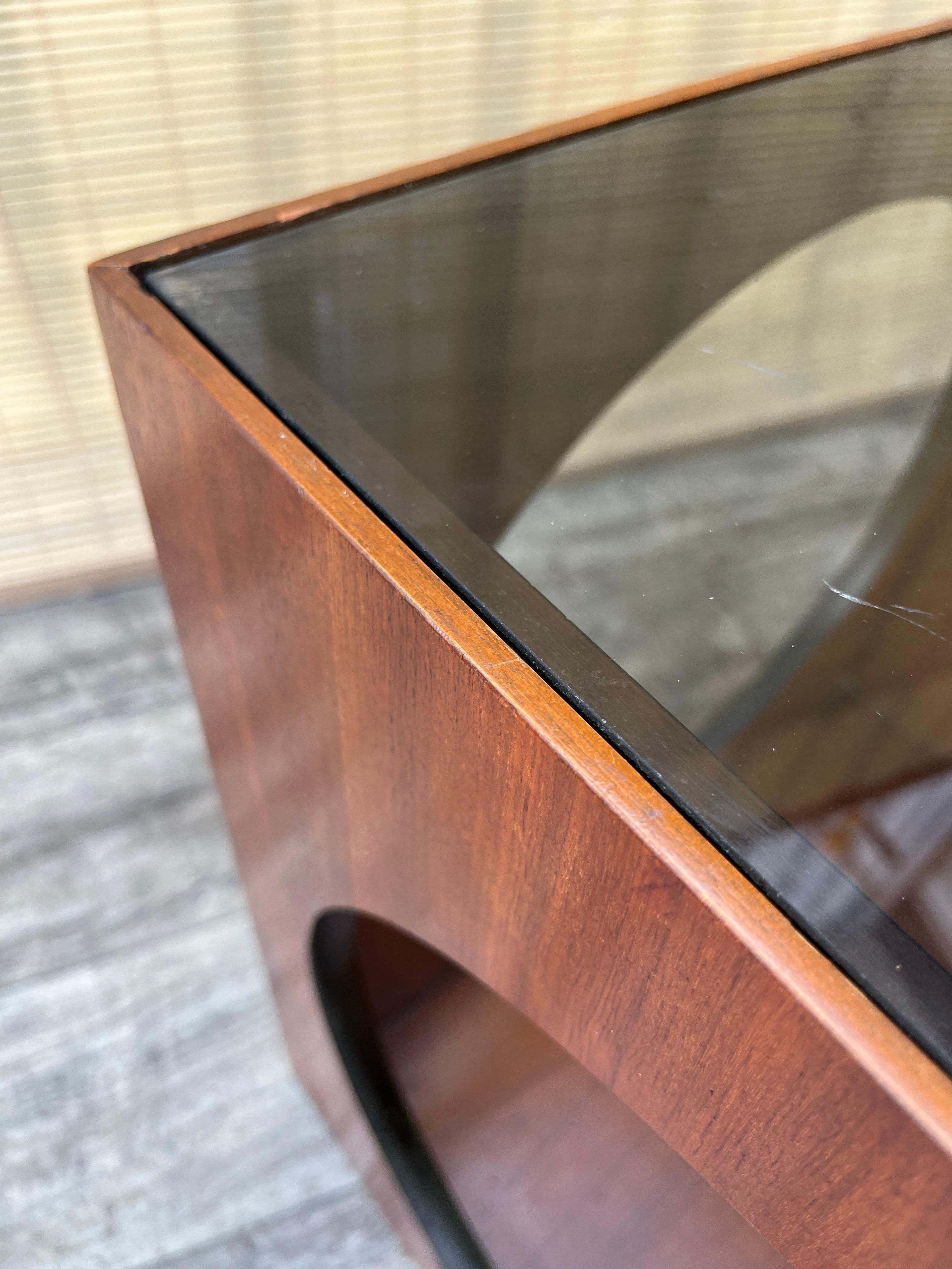1960s Mid-Century Modern Lane Cube Side Table W/ Smoke Glass Top by Lane en vente 12