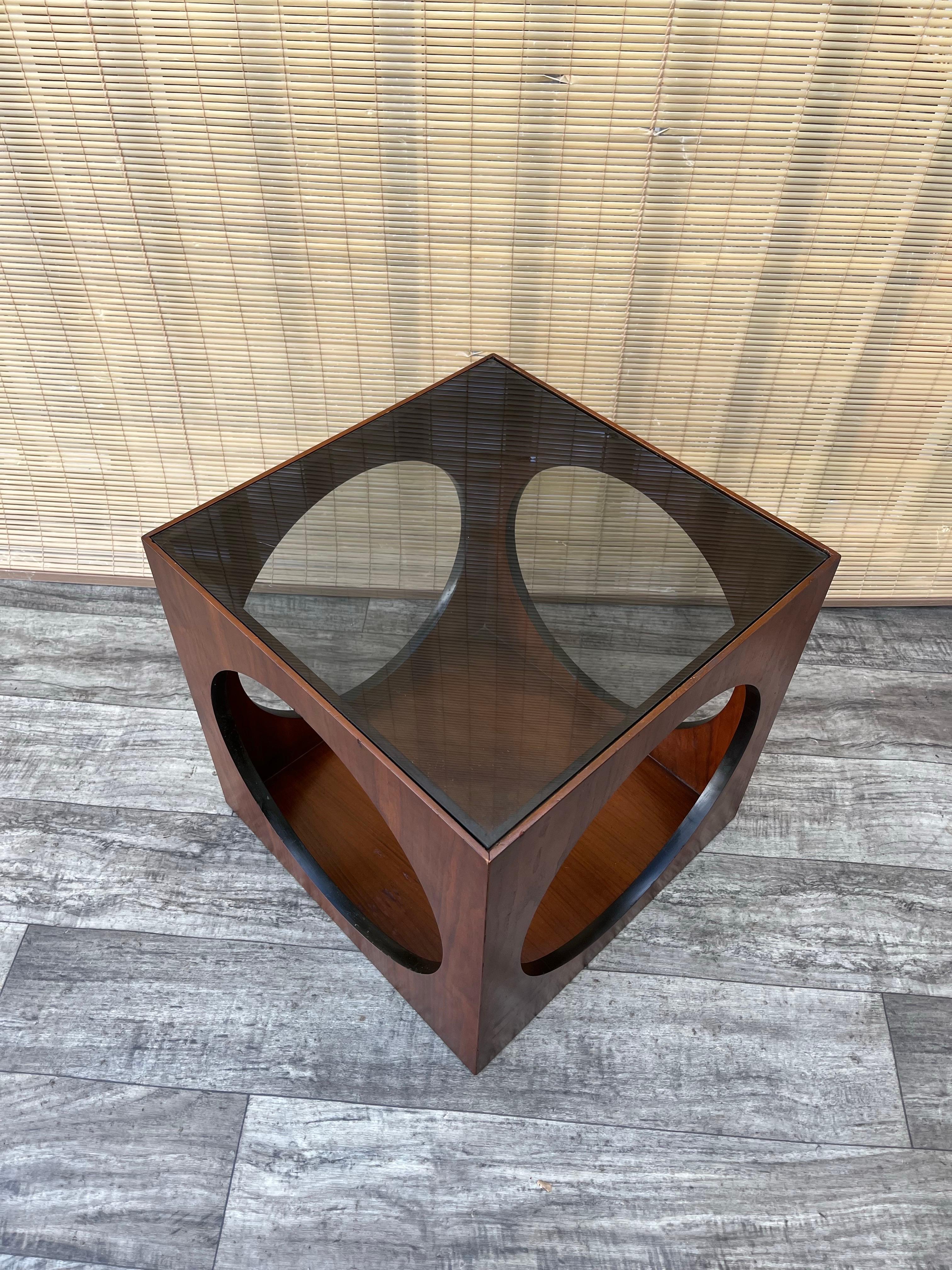 Verre 1960s Mid-Century Modern Lane Cube Side Table W/ Smoke Glass Top by Lane en vente