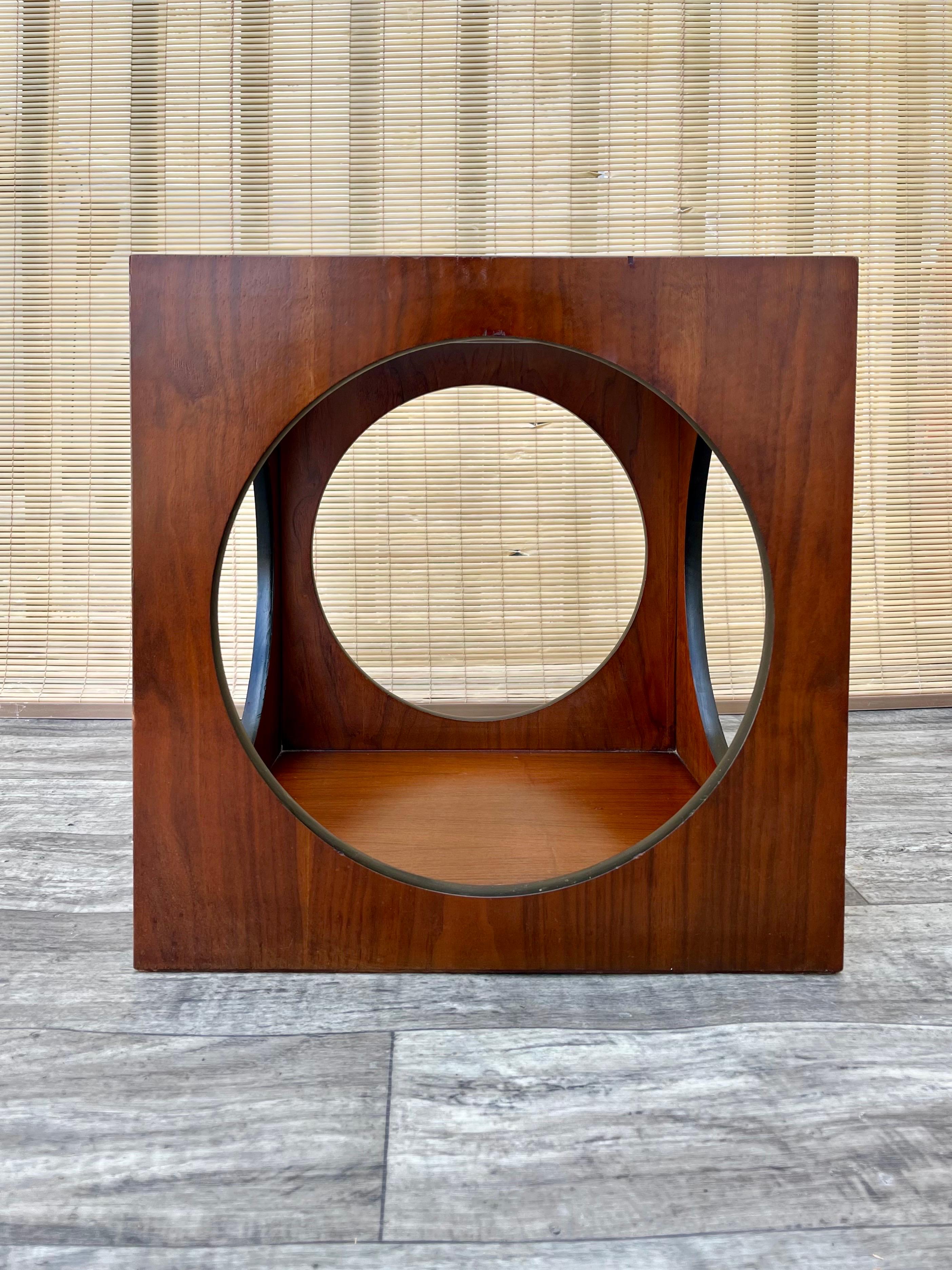 1960s Mid-Century Modern Lane Cube Side Table W/ Smoke Glass Top by Lane en vente 2